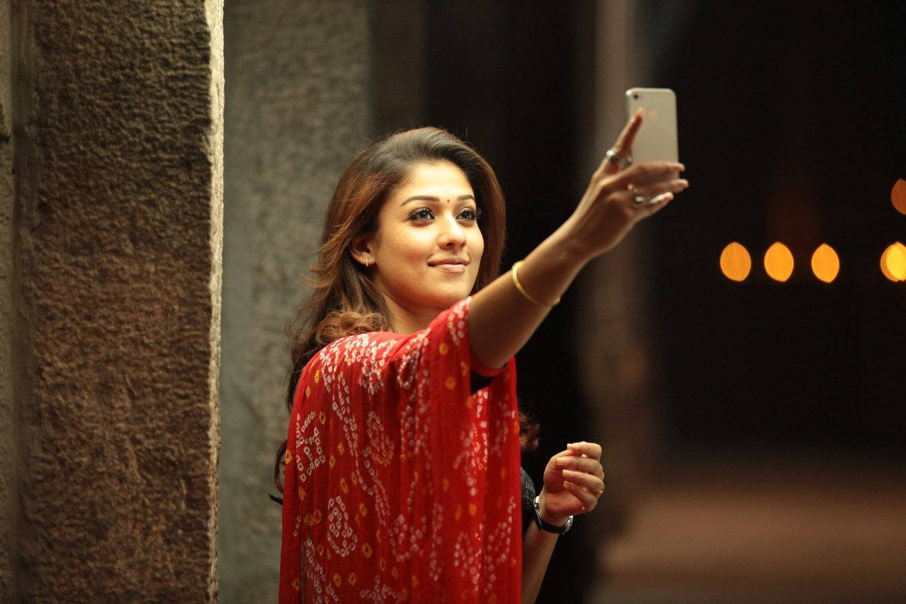Nayanthara Taking Selfie Background