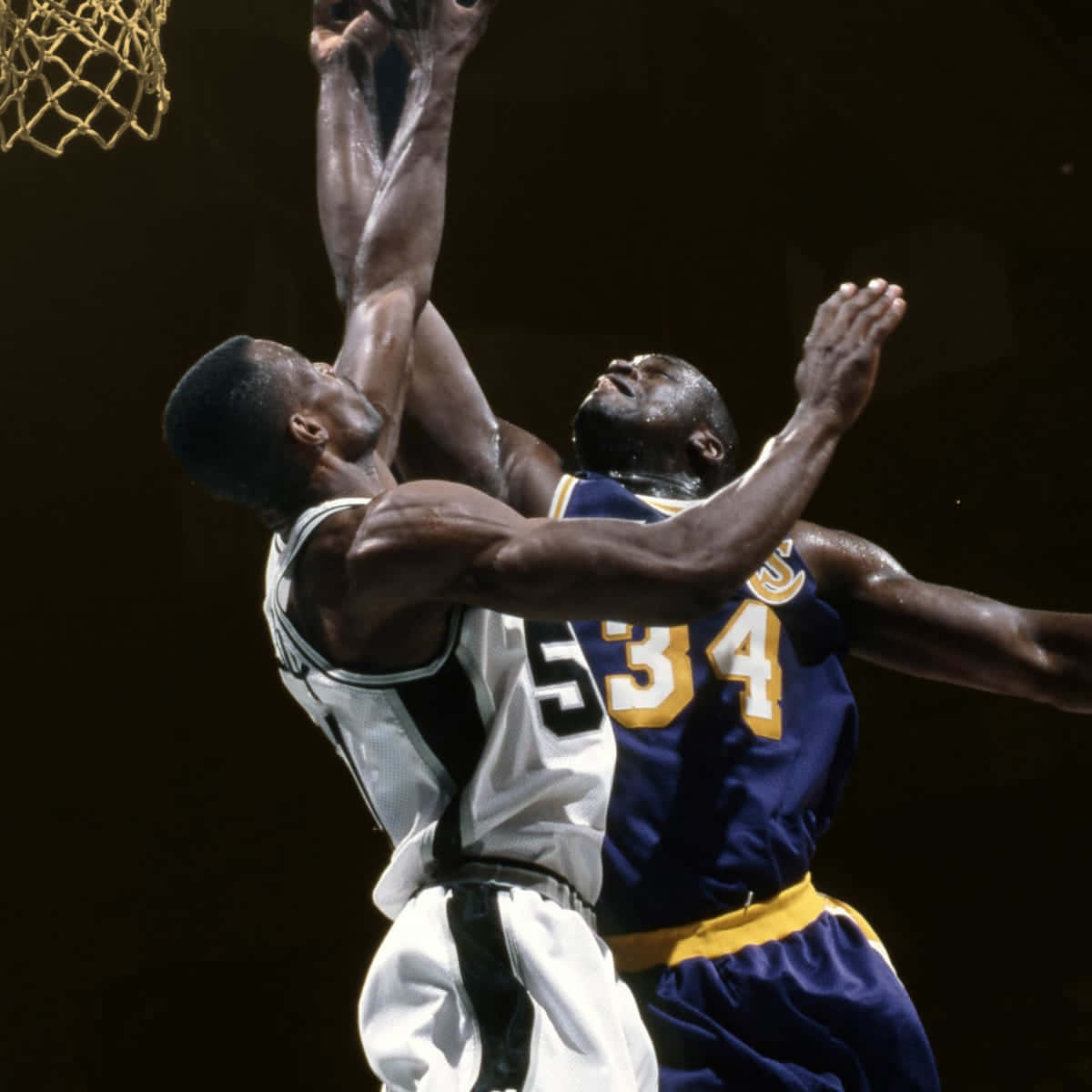 Nba Basketball Players Shaquille O'neal And David Robinson Background