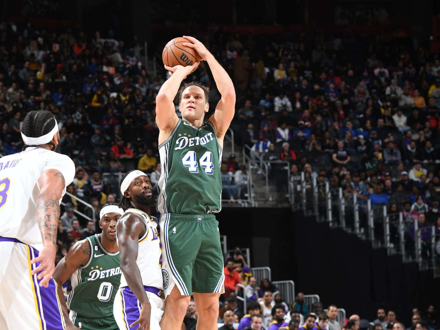 Nba Detroit Pistons Bojan Bogdanovic Fadeaway Background