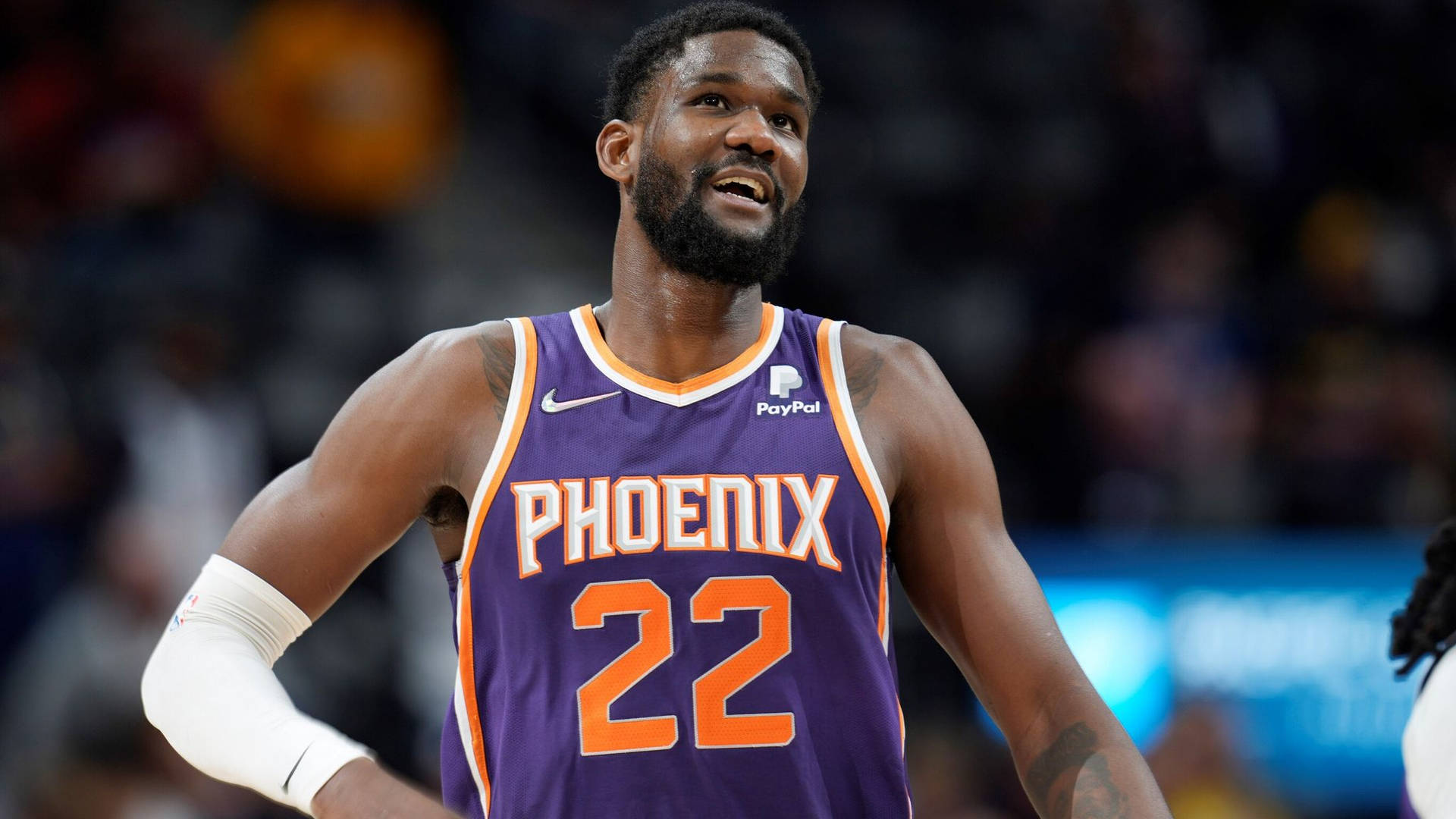 Nba Game Deandre Ayton Phoenix Suns Background