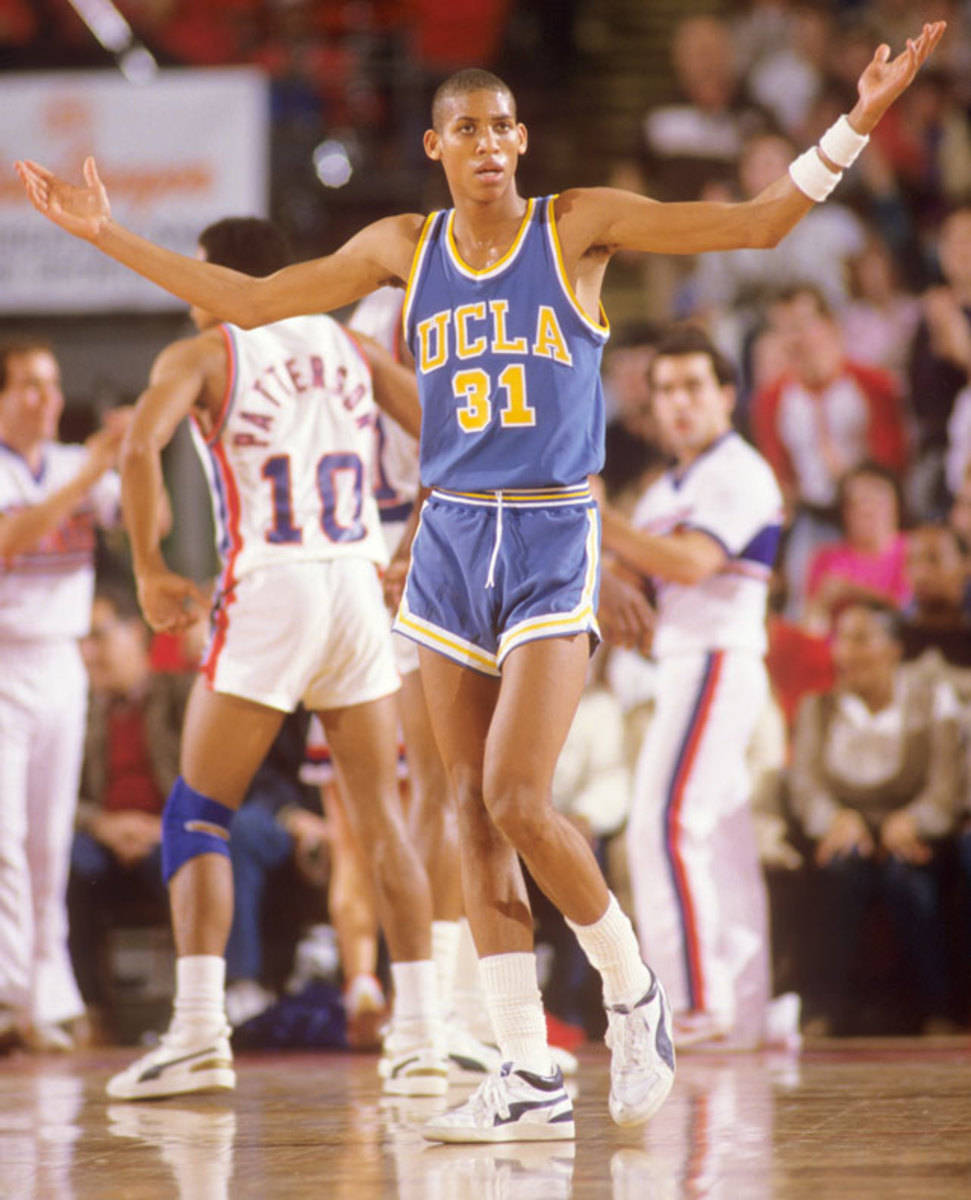 Nba Hall Of Famer Reggie Miller In His Ucla Days. Background