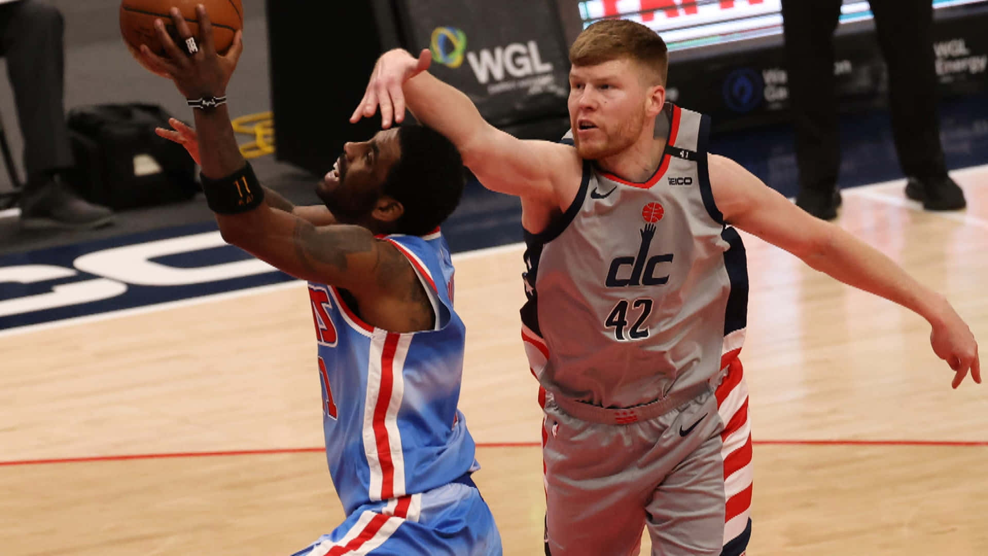 Nba Highlights Davis Bertans Background