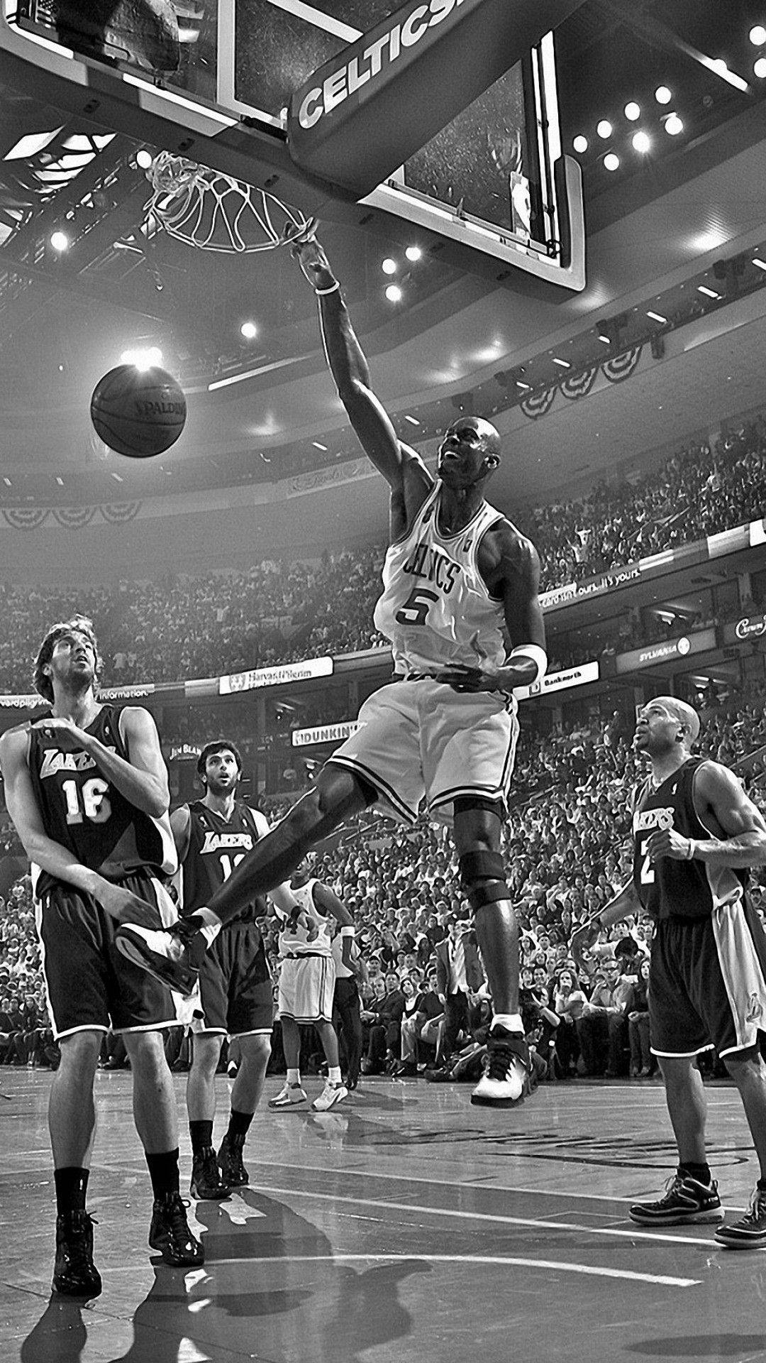 Nba Iphone Kevin Garnett Celtics Against Lakers Background