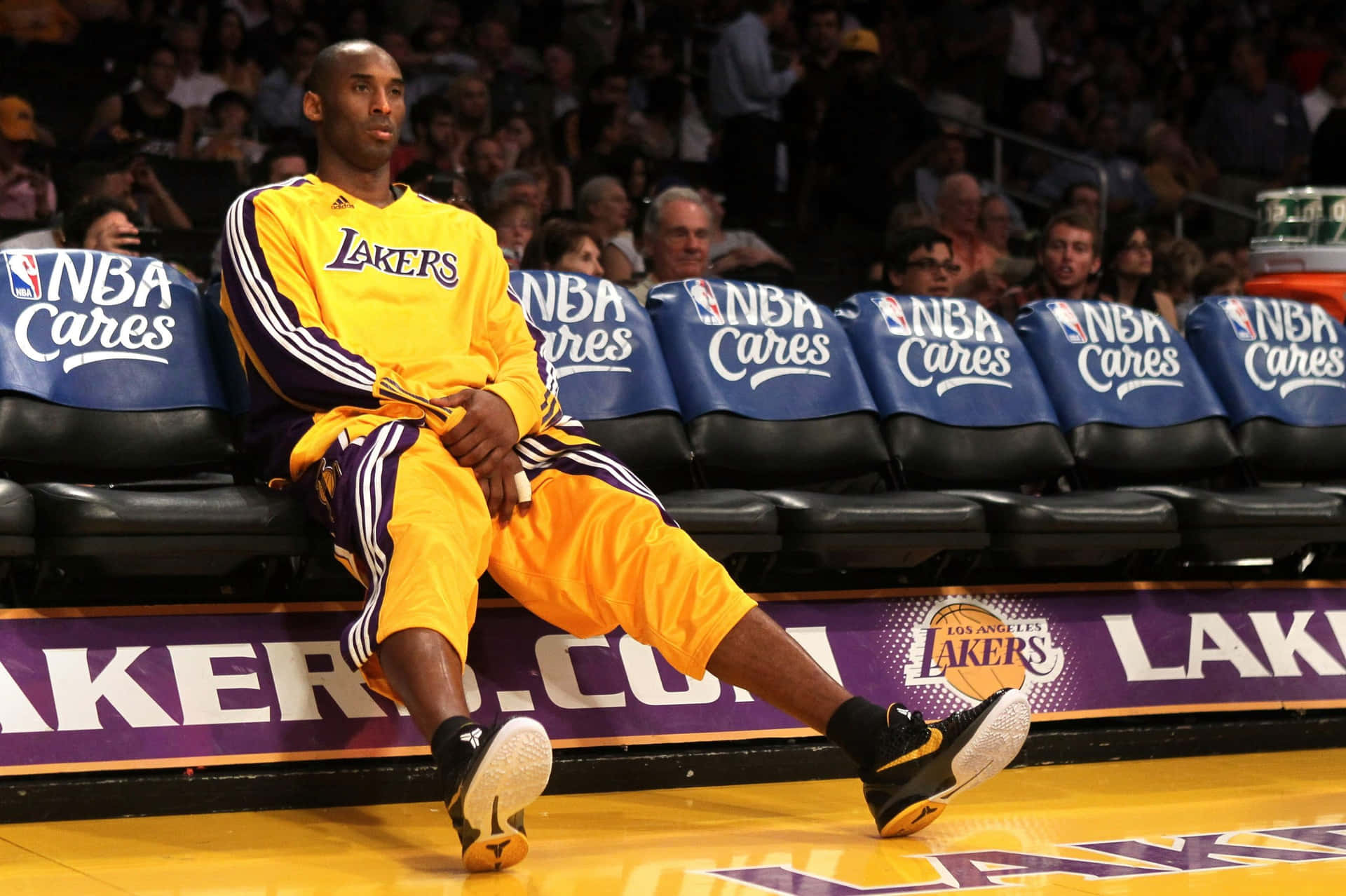 Nba Legend, Kobe Bryant, In Action. Background