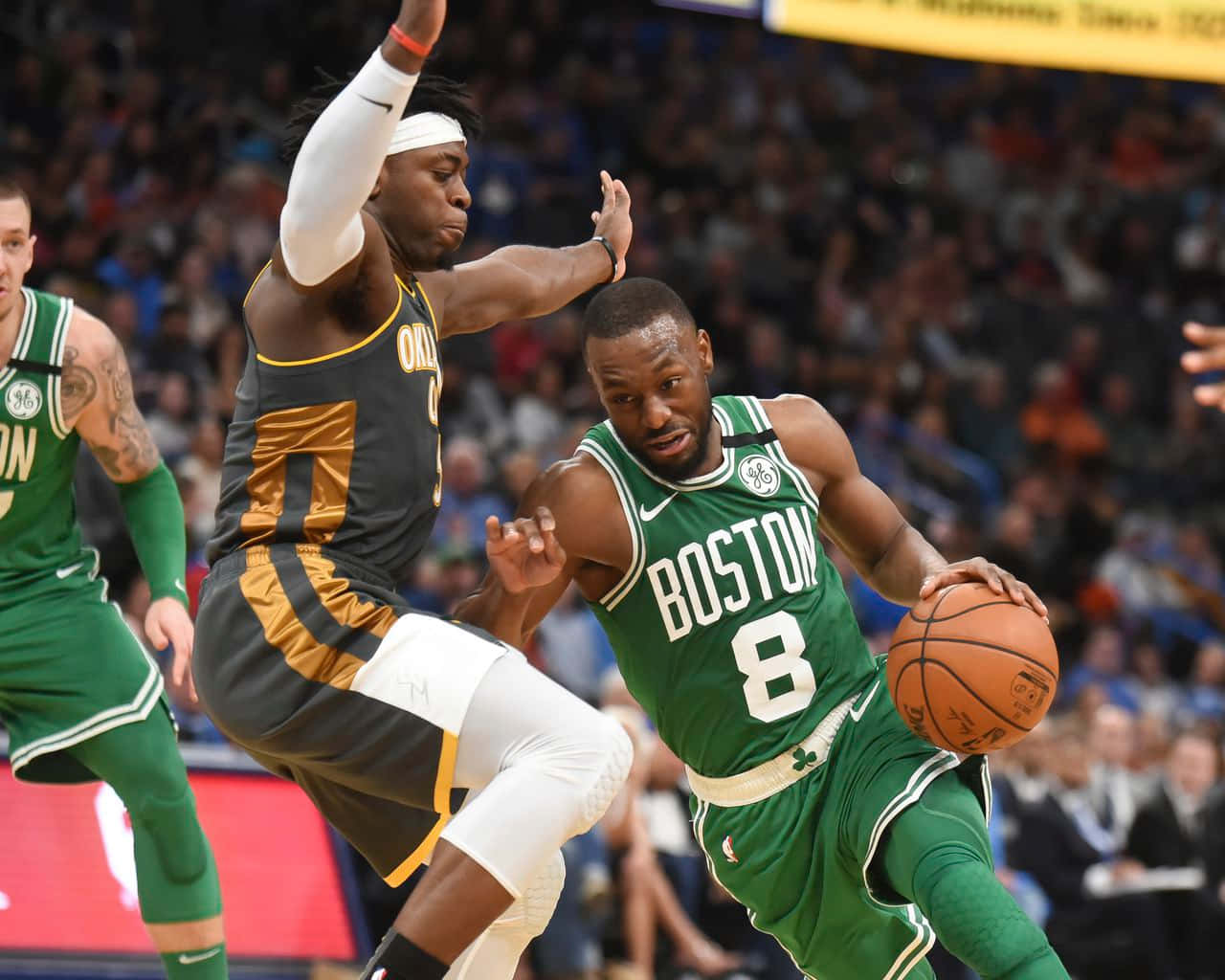 Nba Luguentz Dort Guard Kemba Walker Background