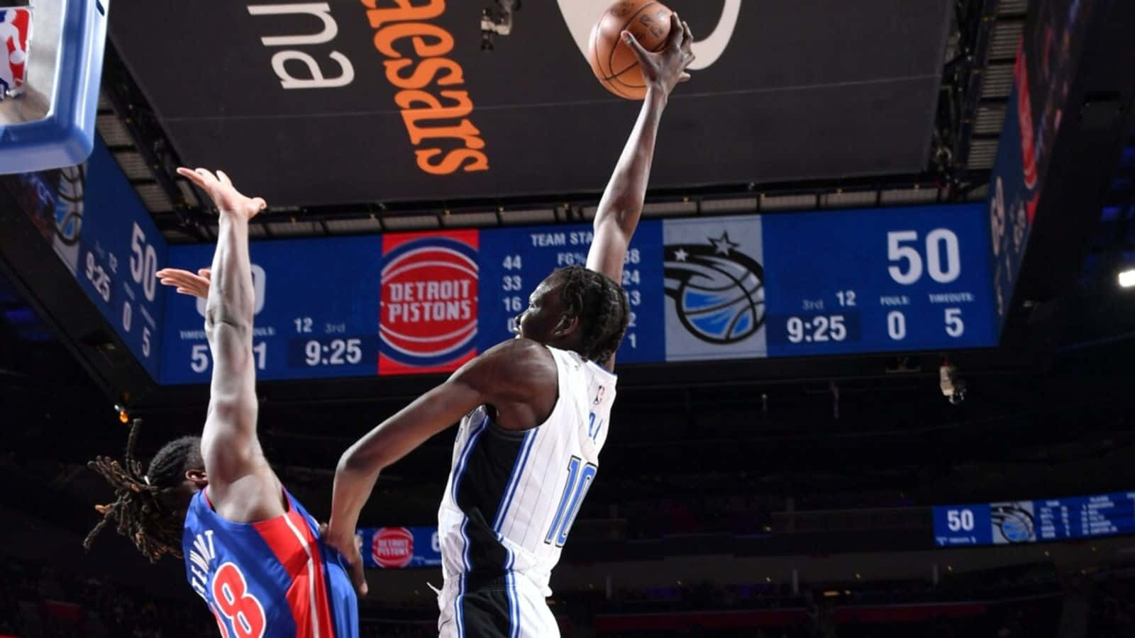 Nba Player Luguentz Dort Dunk Background