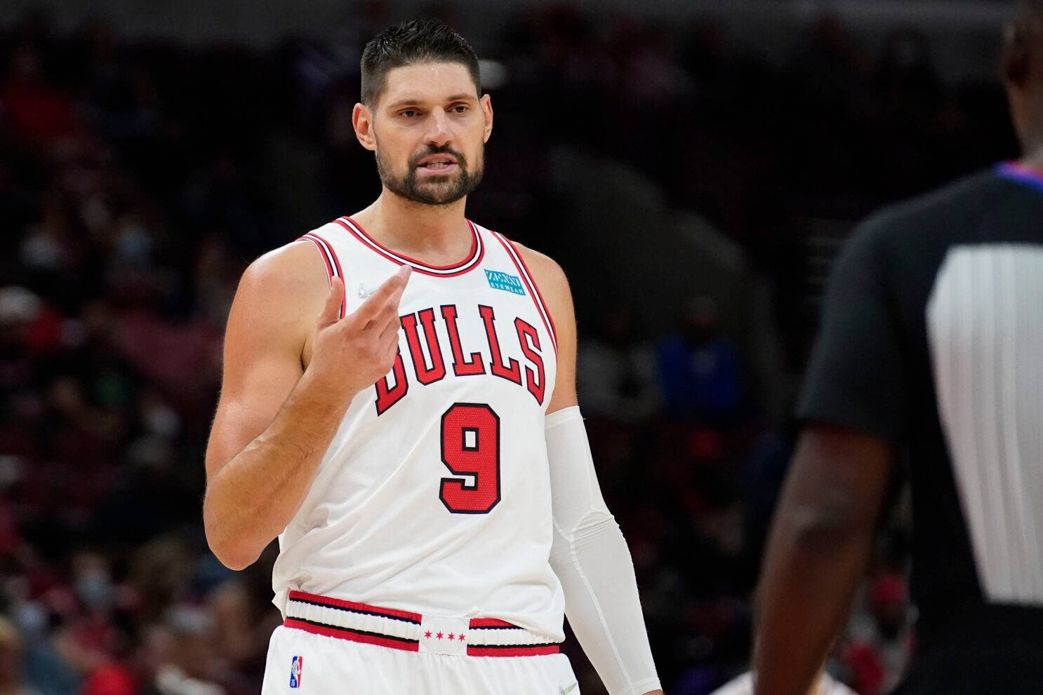 Nba Player Nikola Vucevic Chicago Bulls Referee Talk