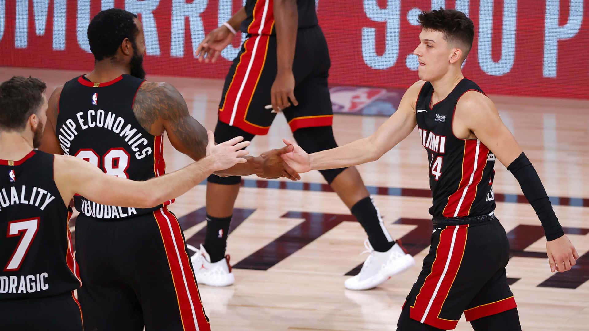 Nba Rookie Tyler Herro Shoots In A Packed Arena