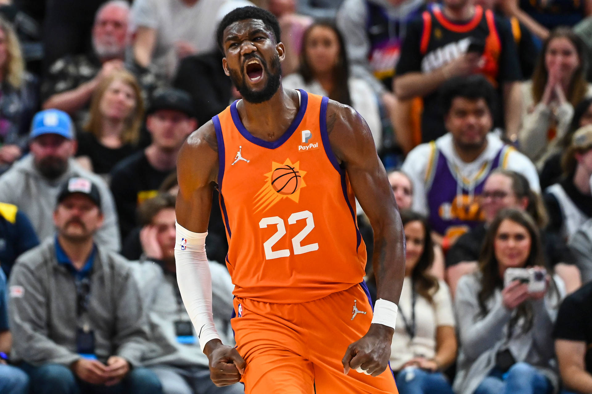 Nba Season 2022 Deandre Ayton Phoenix Suns Background