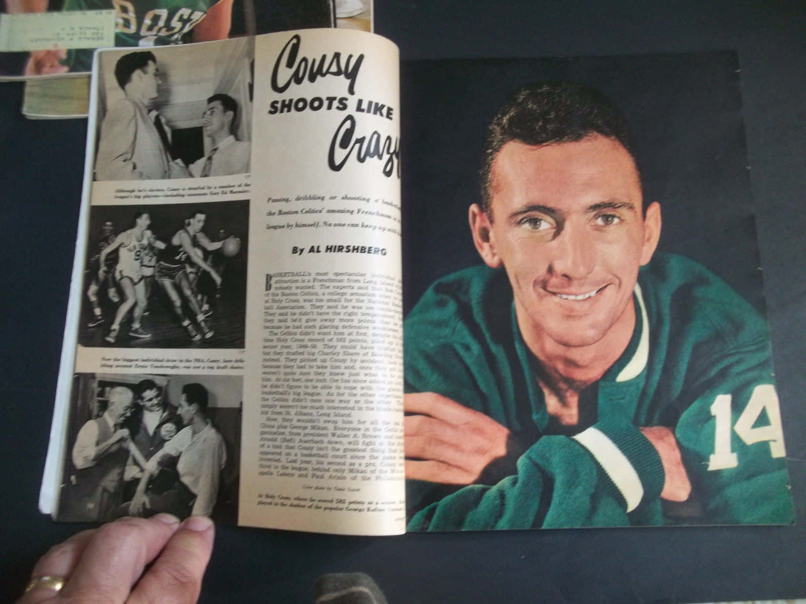 Nba Star Bob Cousy Magazine Background
