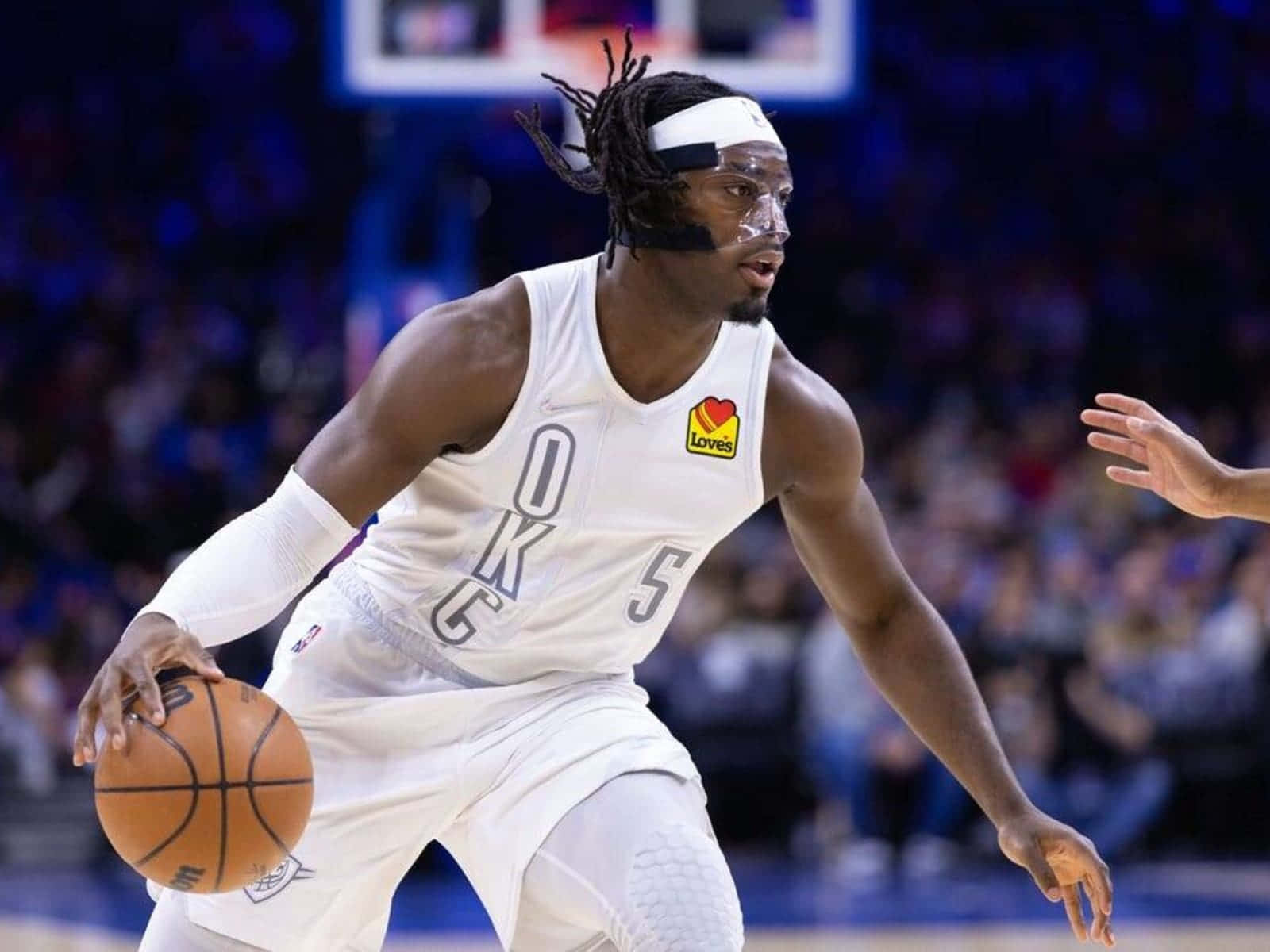 Nba Thunder Luguentz Dort With Nose Guard Background