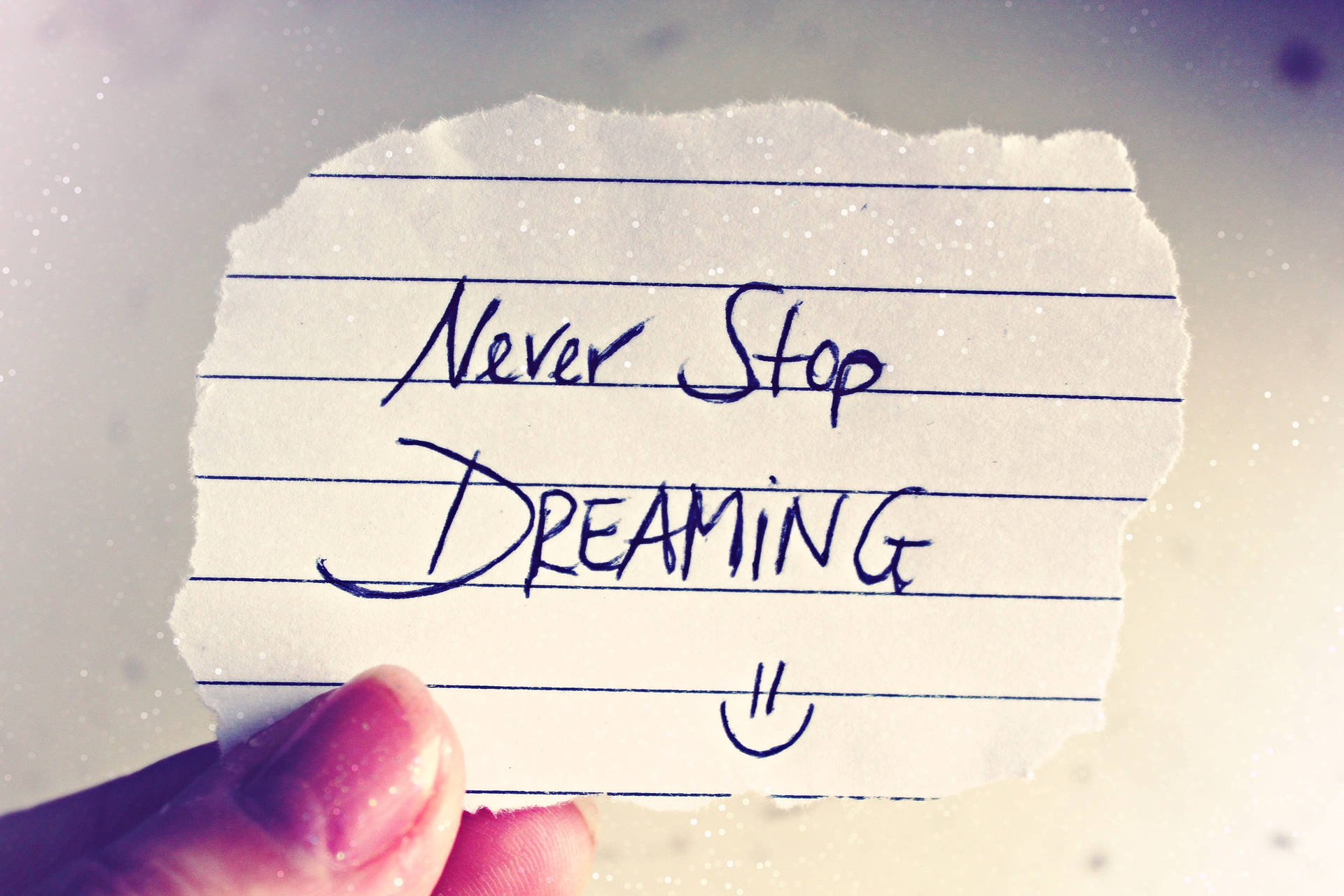 Never Stop Dreaming - Inspirational Cute Writing On A Floral Background Background