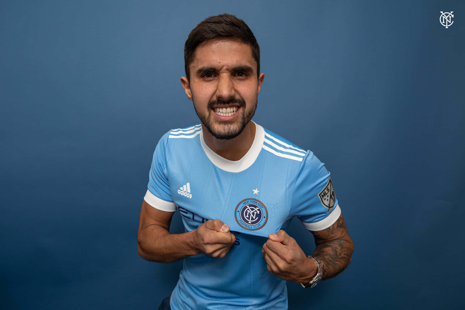 New York City Fc Defender Thiago Martins - A Stunning Portrait Background