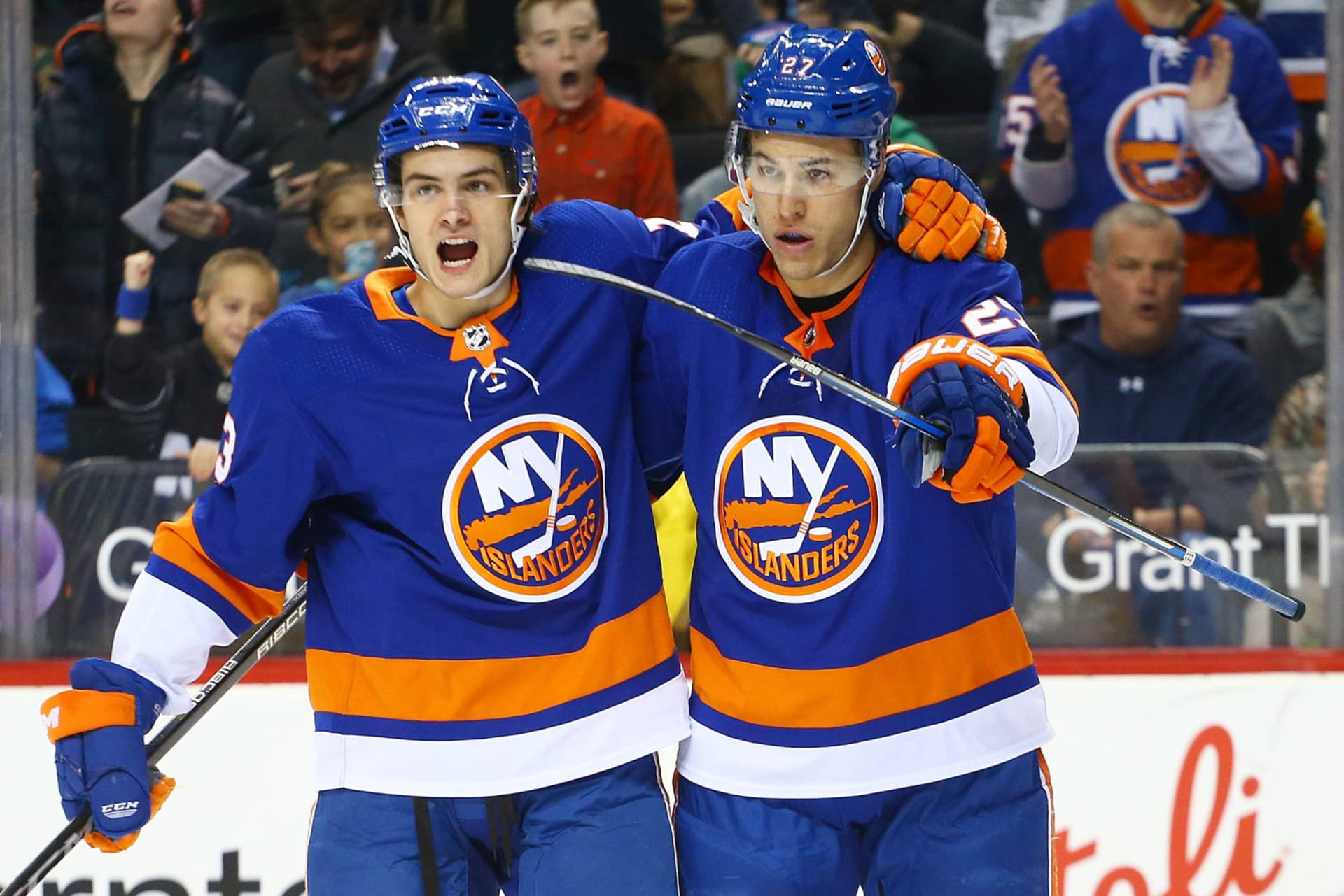 New York Islanders Anders Lee With Teammate Background