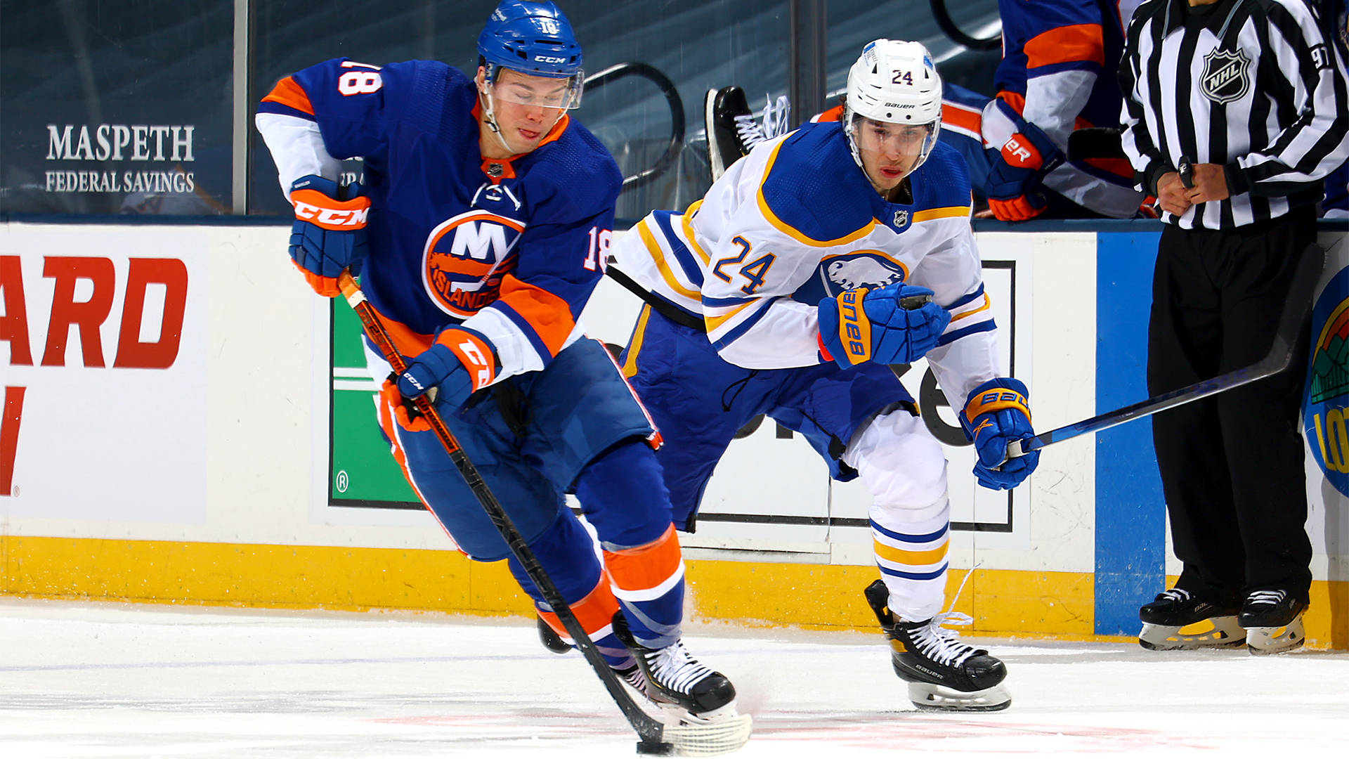 New York Islanders In Action Against The Sabres Background