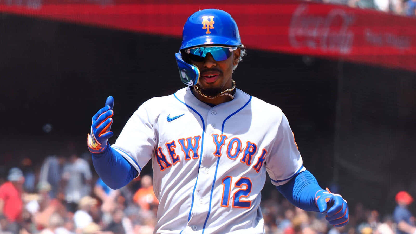 New York Mets Player Gesturing During Game Background