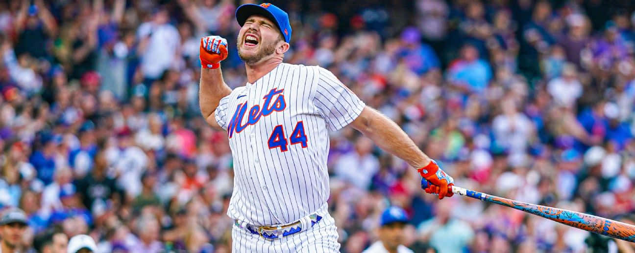 New York Mets Star Pete Alonso Crushing Homers At The Ballpark Background