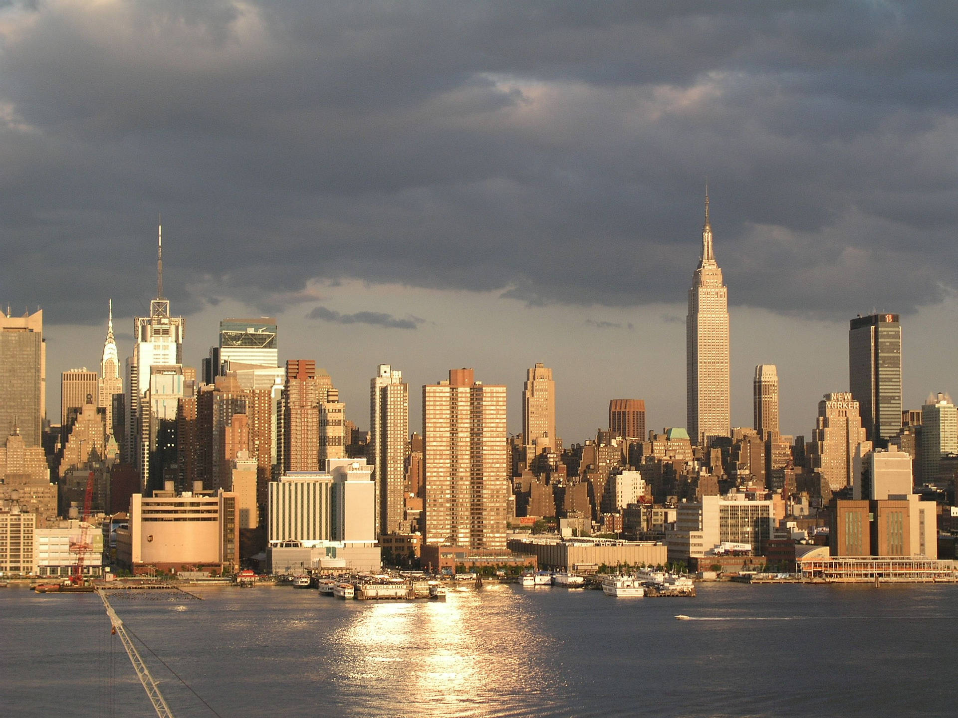 New York Skyline On A Gloomy Day Background