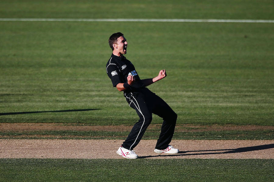 New Zealand Cricket Bowler Trent Screaming Background