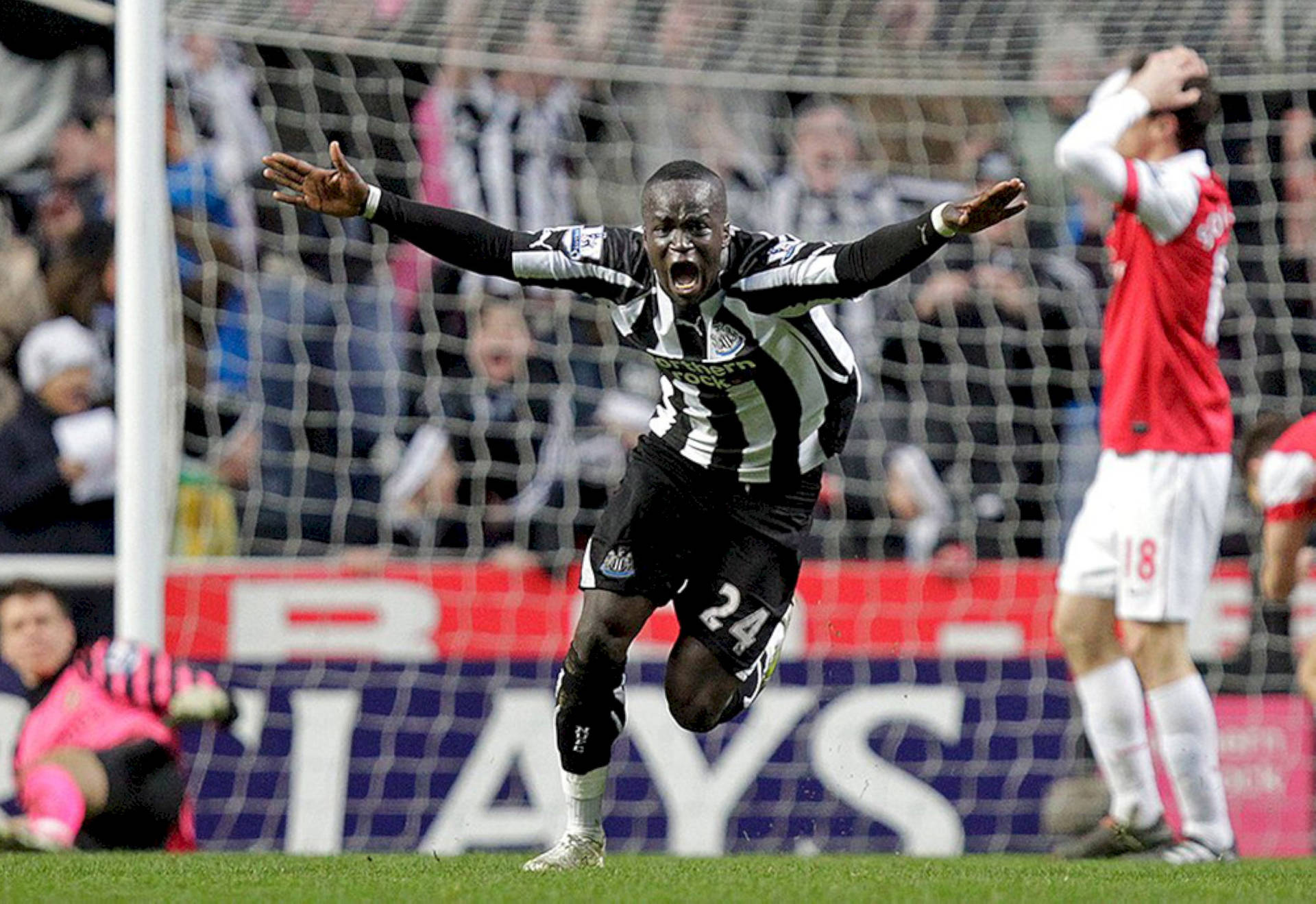 Newcastle United Fc Cheick Tioté Background