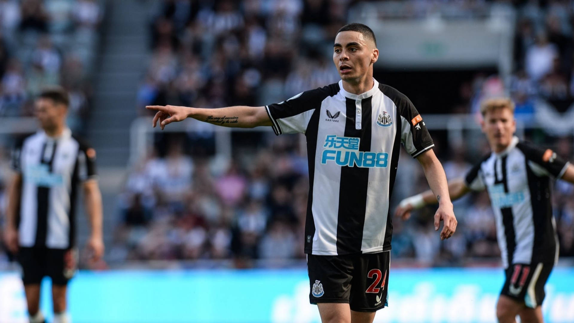 Newcastle United Fc Player Pointing Hand