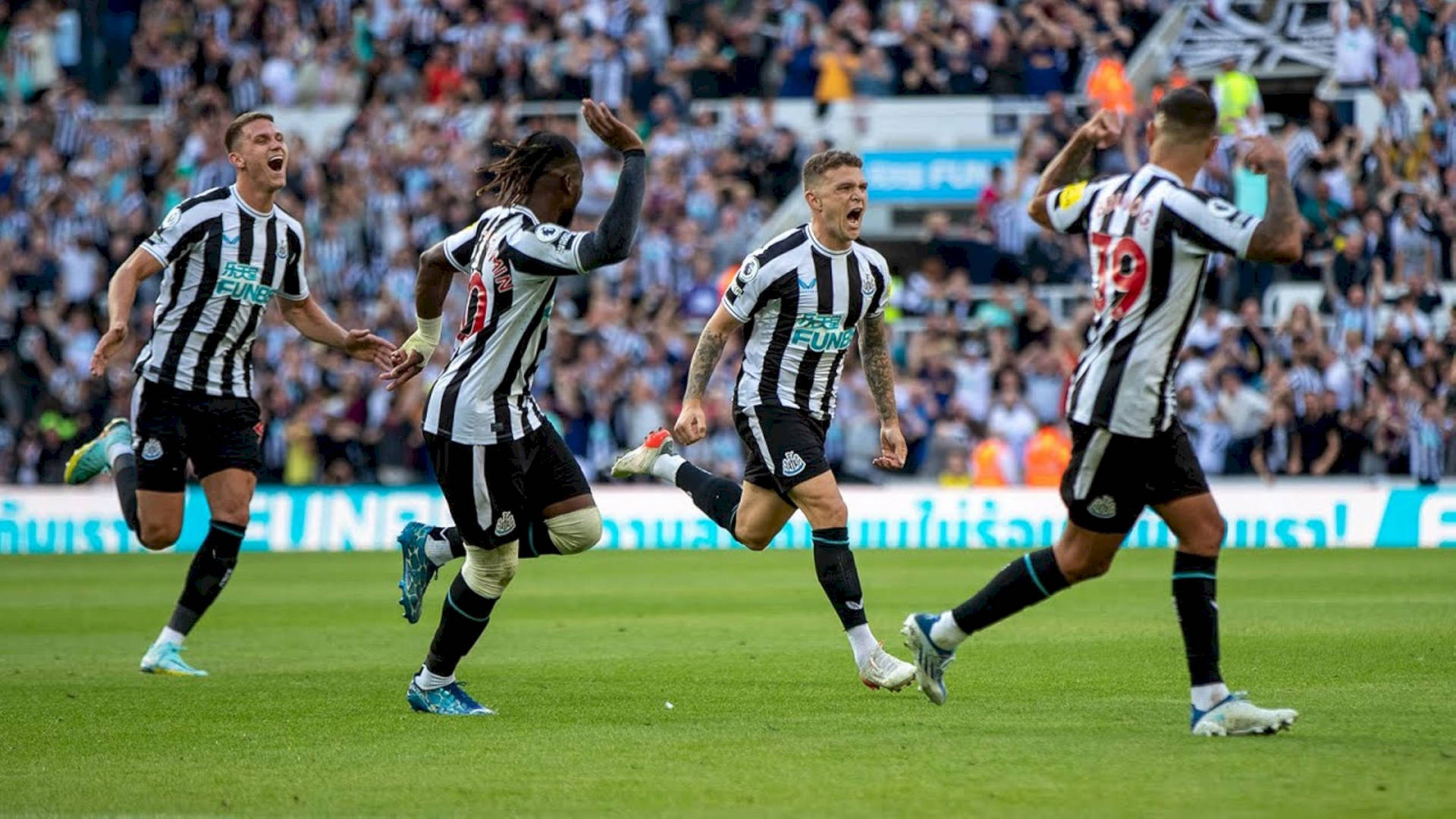 Newcastle United Fc Players Running