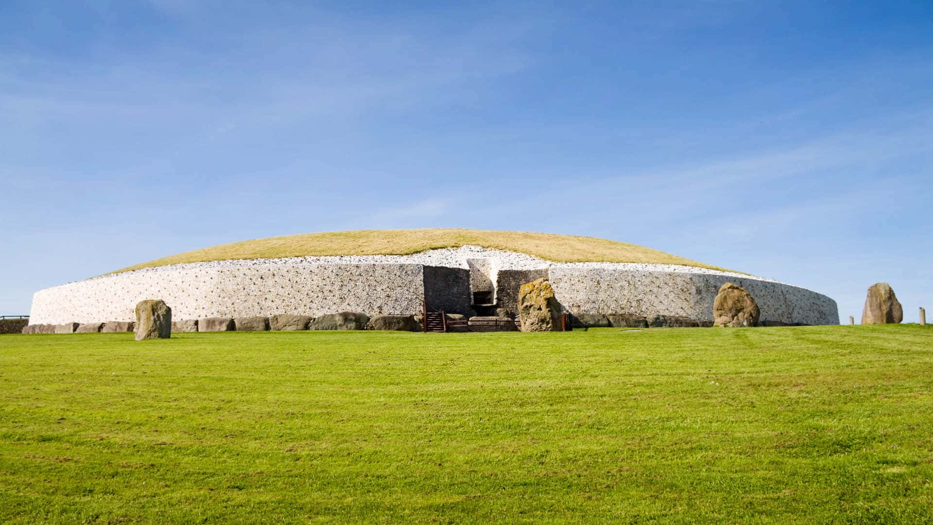 Newgrange Boyne Valley Front View Background
