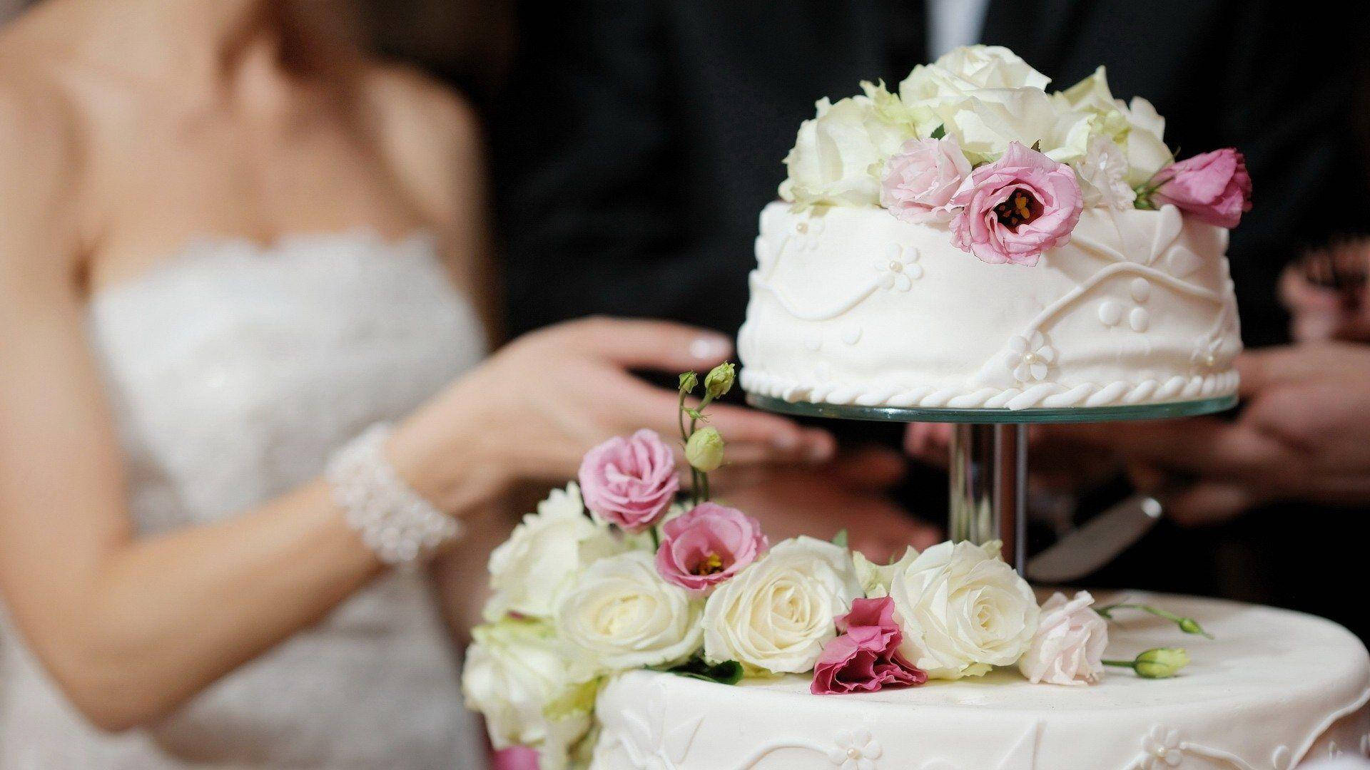 Newlyweds Slicing Floral Wedding Cake Background