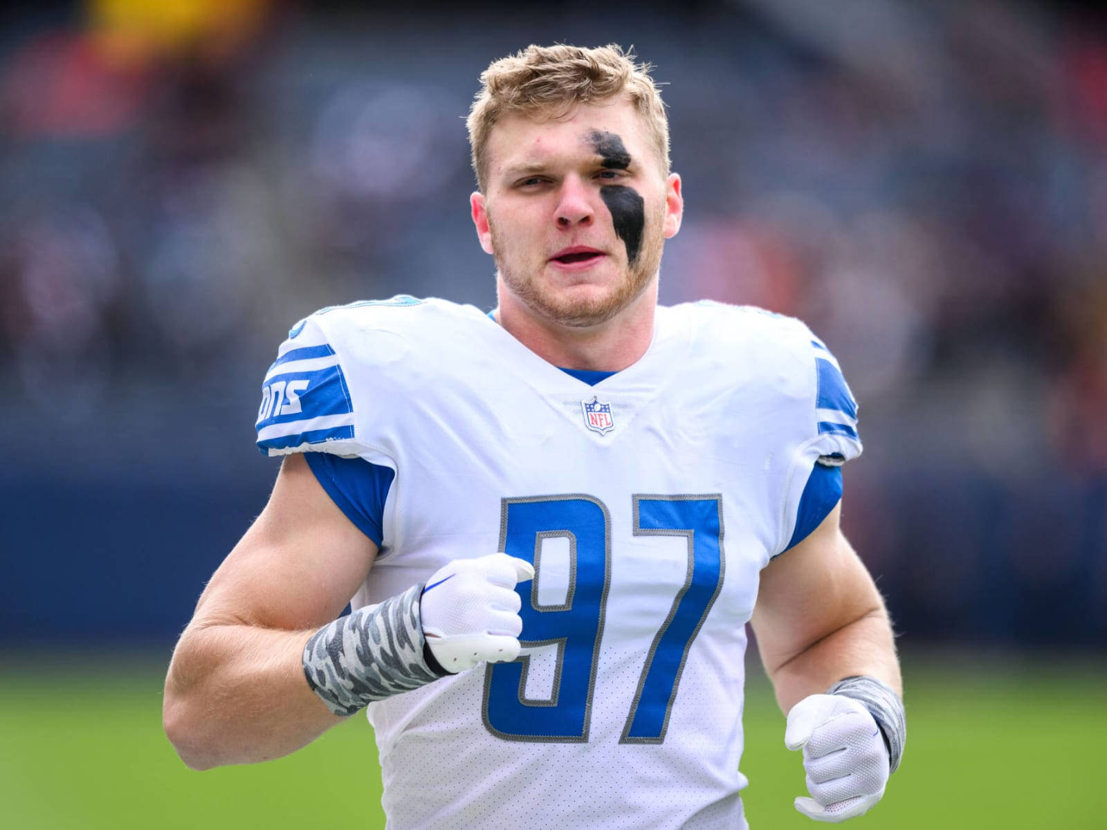 Nfl Defensive End Aidan Hutchinson Background