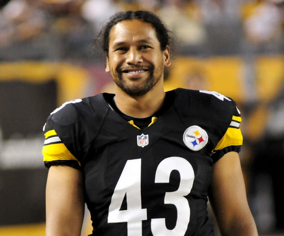 Nfl Legend Troy Polamalu Background