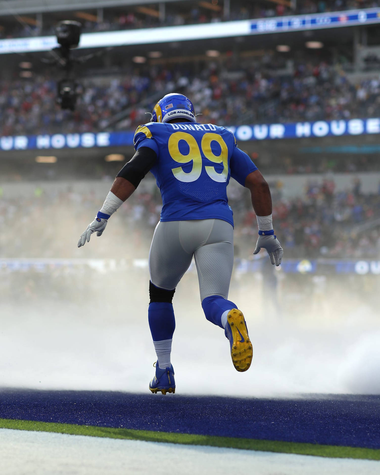 Nfl Los Angeles Rams Aaron Donald Football Match Background