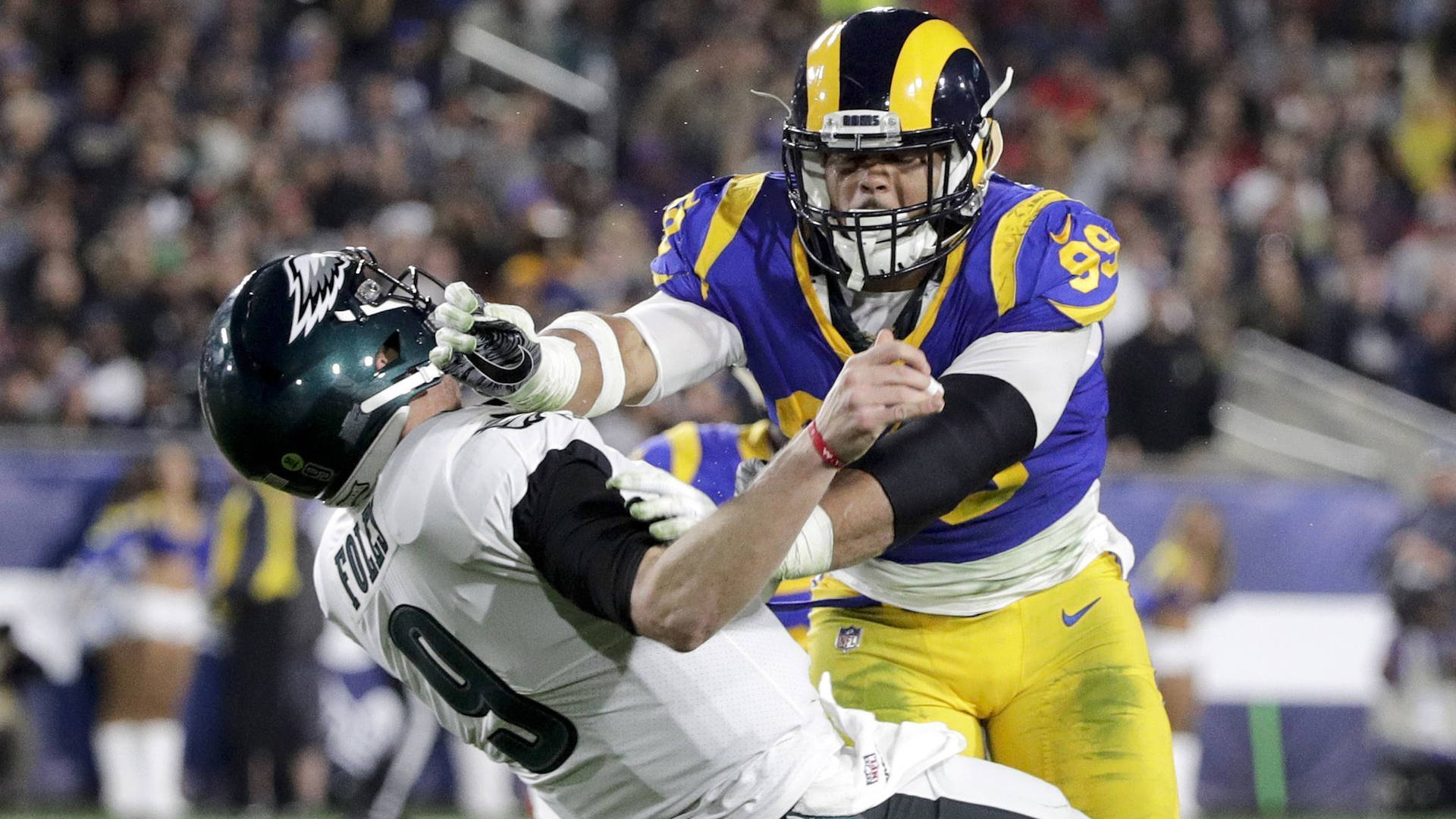 Nfl Match Aaron Donald And Nick Foles Background