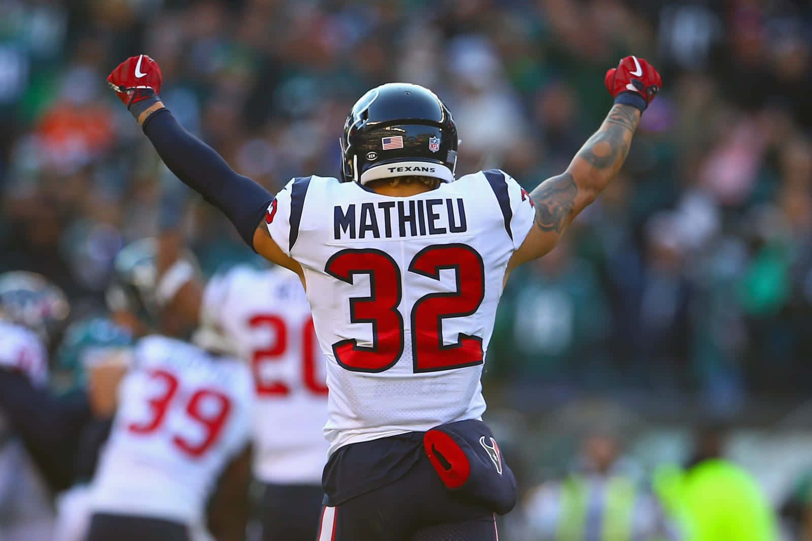 Nfl Safety Tyrann Mathieu In His Iconic # 32 Jersey Background