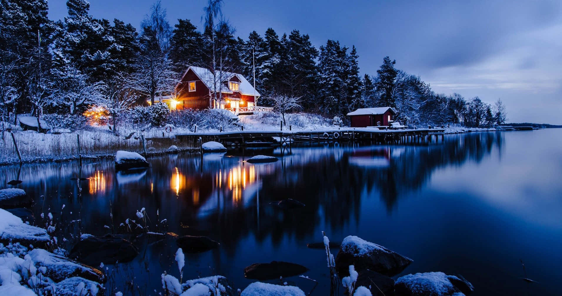 Nice Cutting Of The View In The Lake Background