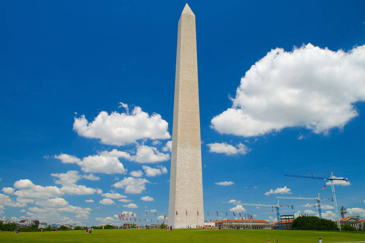 Nice Day Washington Monument Background