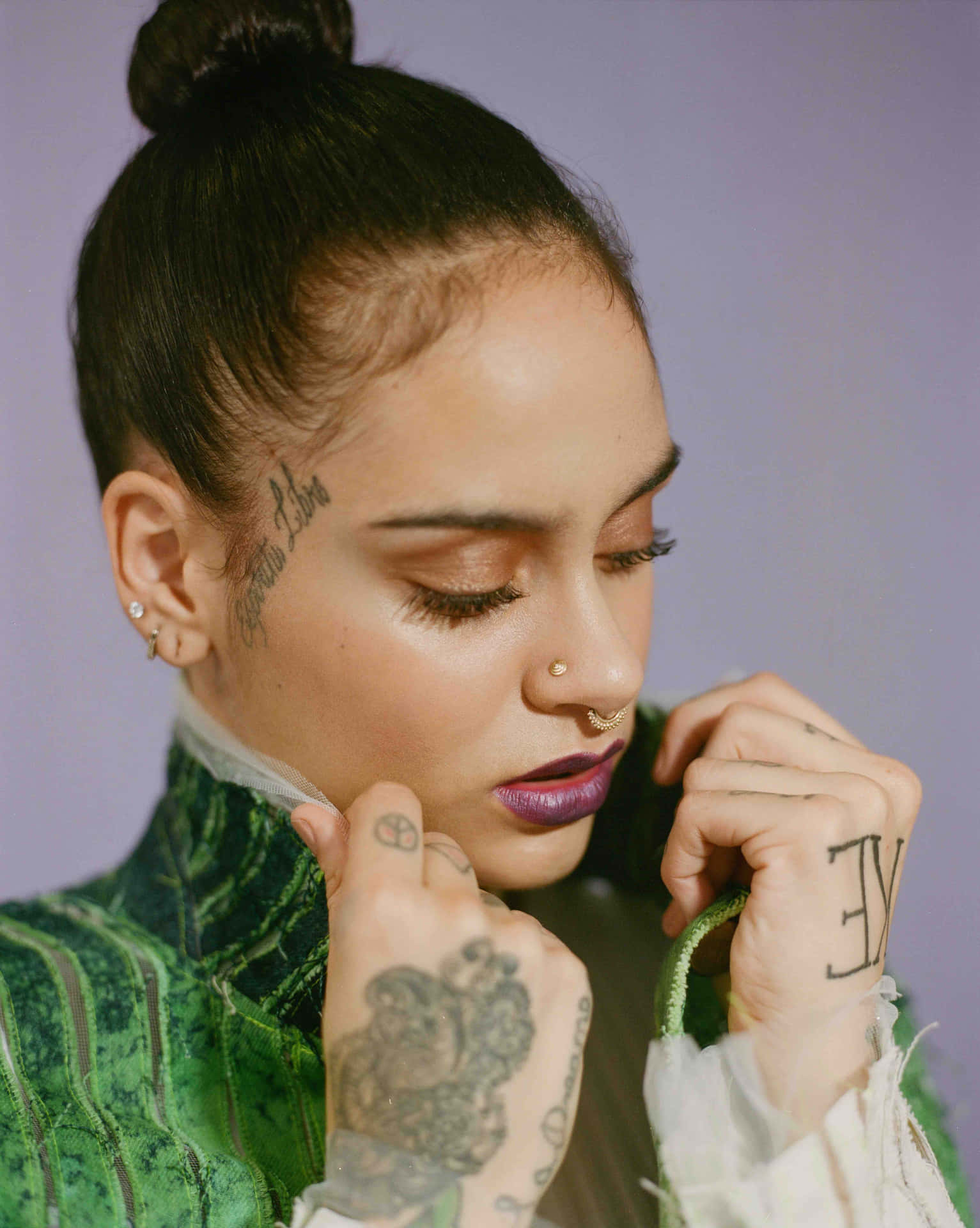 Nice Kehlani Green Clothing Background