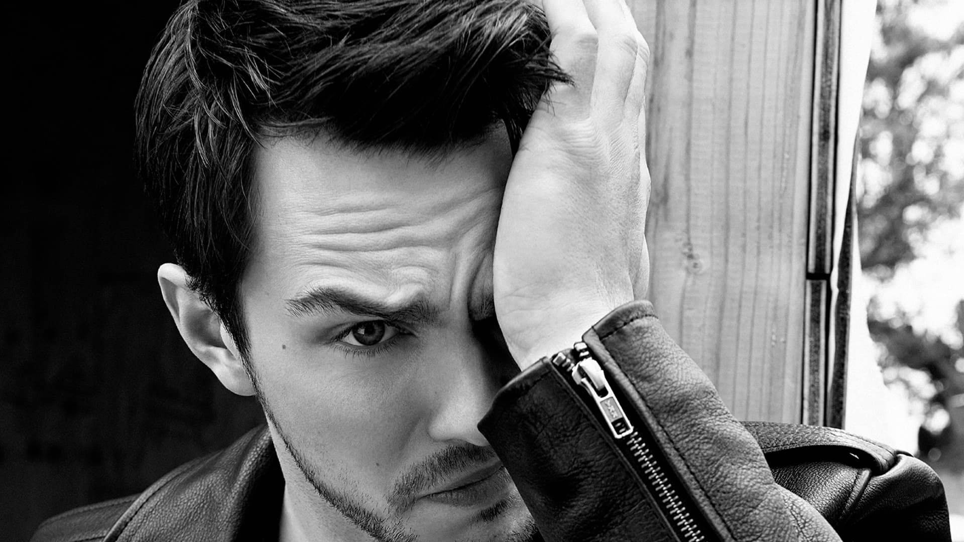 Nicholas Hoult Close-up Background