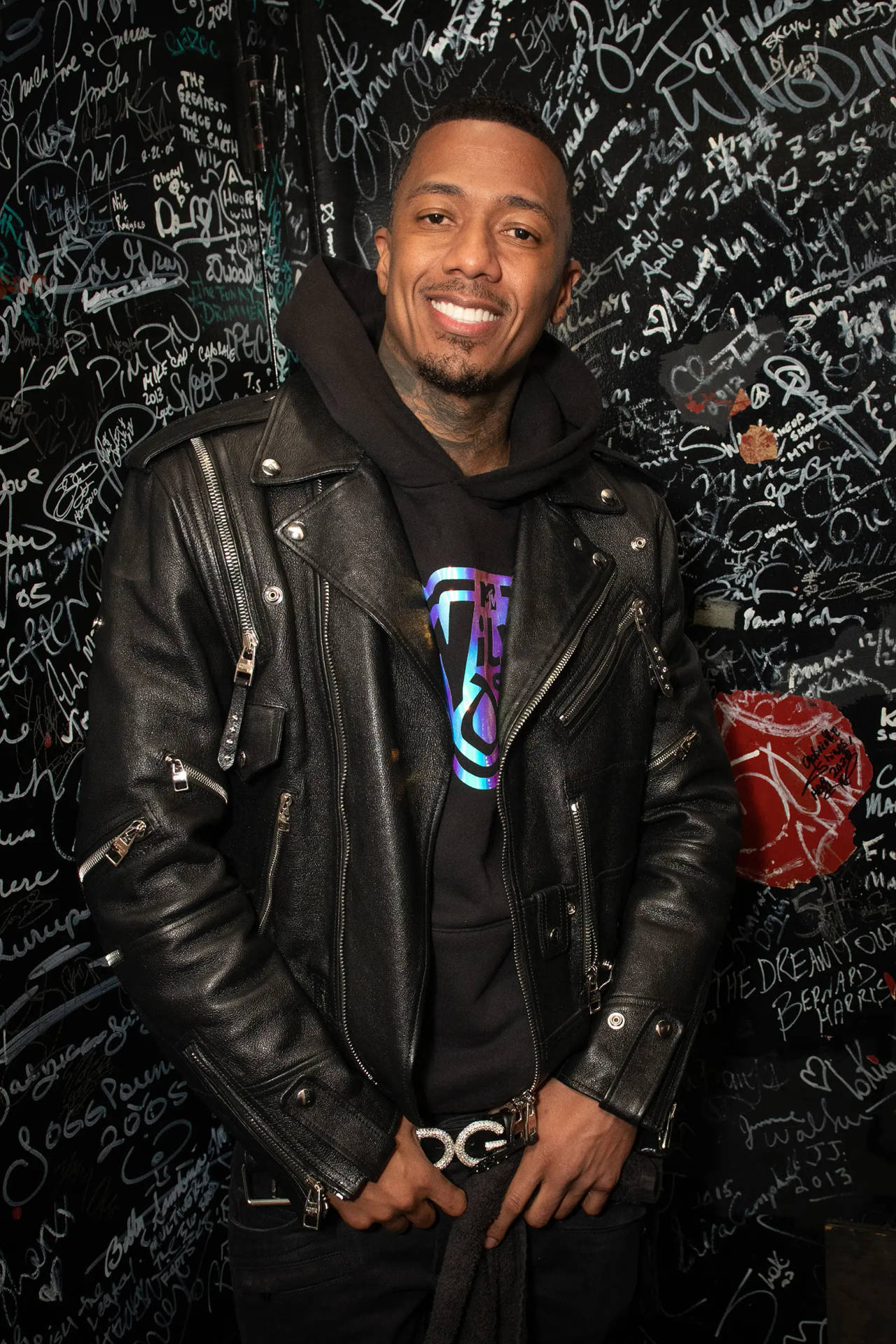Nick Cannon In Autograph Room Background