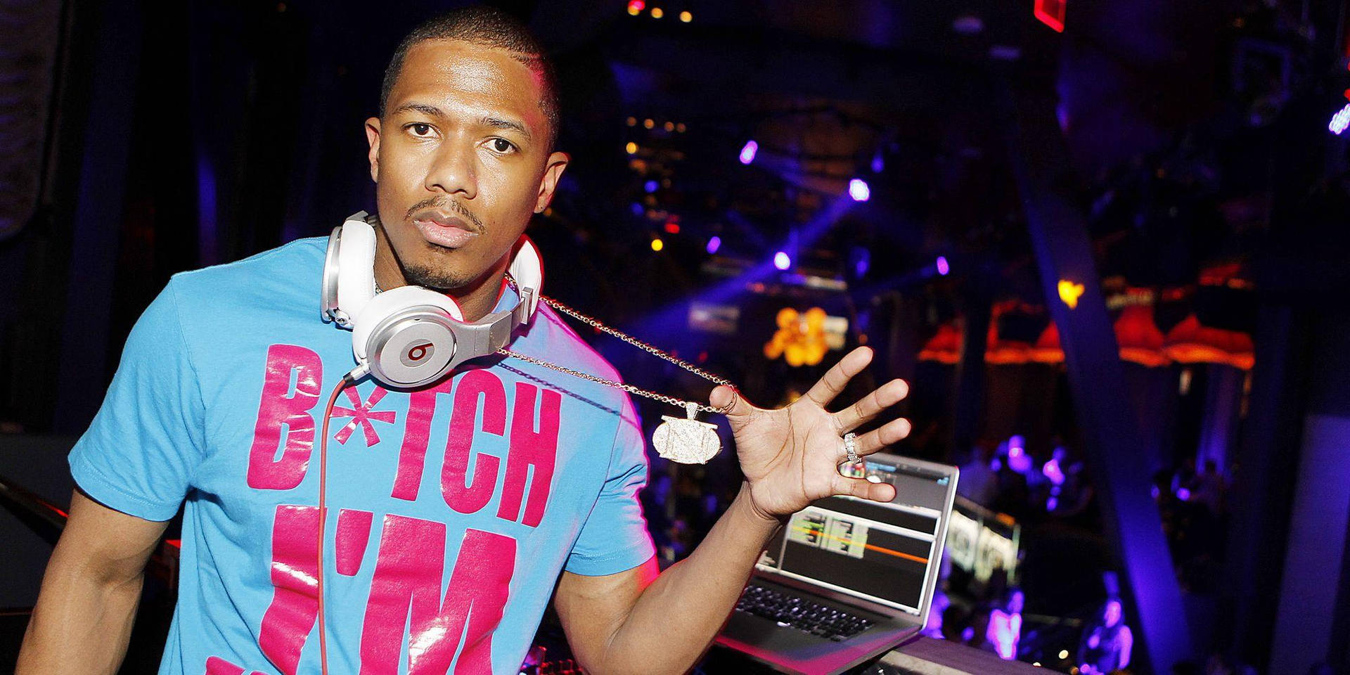 Nick Cannon With Dj Rig Background