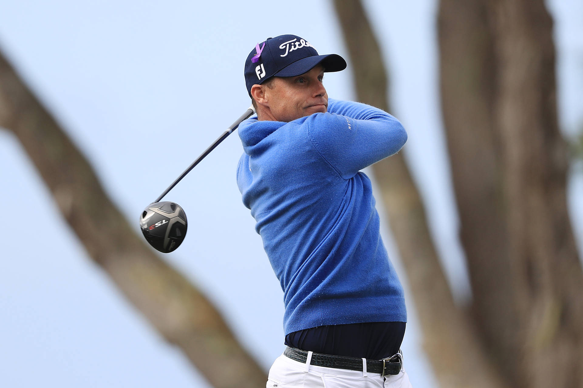 Nick Watney Preparing For A Shot At The Golf Tournament Background