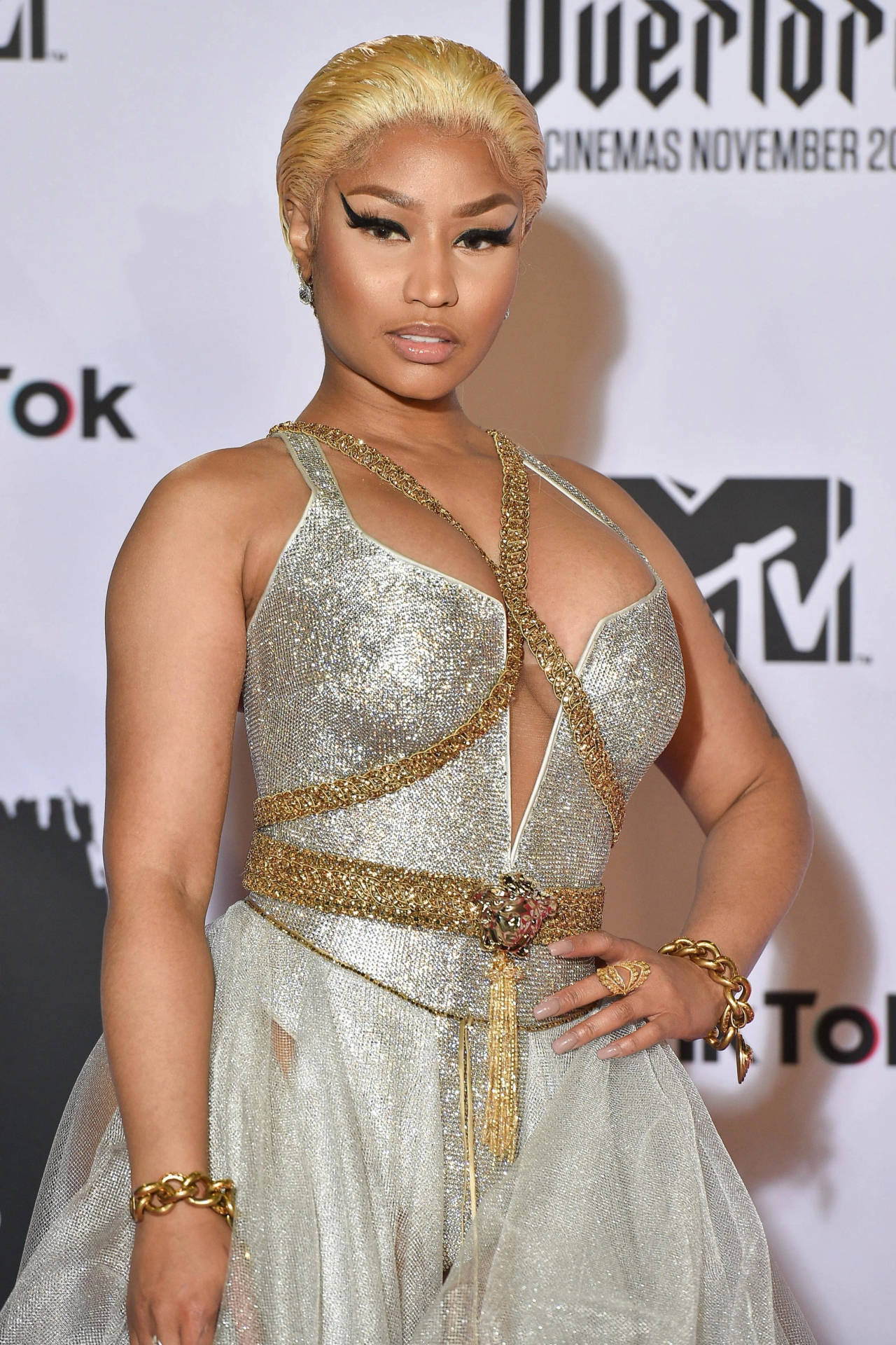 Nicki Minaj Hd Silver Dress Background