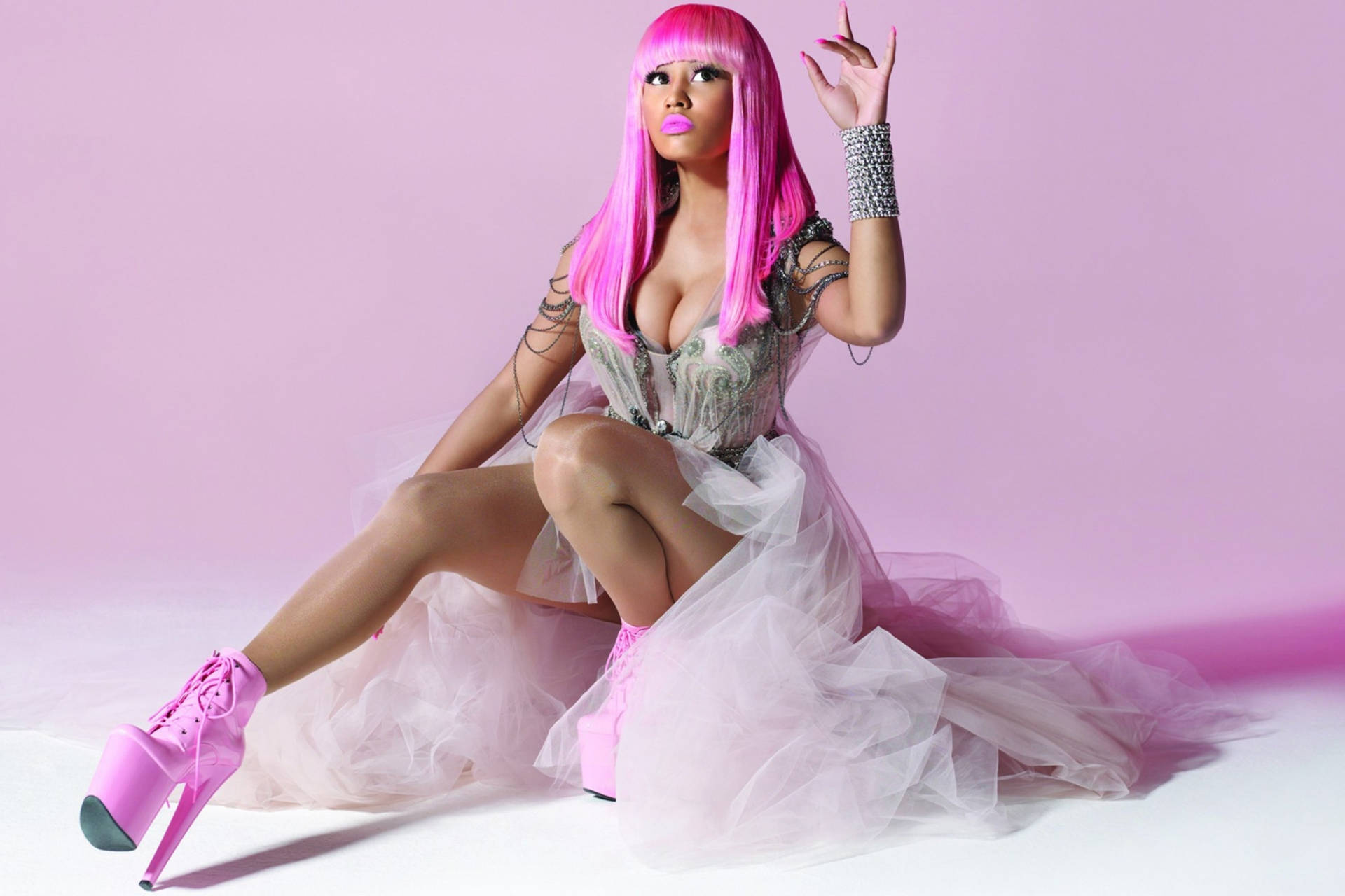 Nicki Minaj With Pink Hair Background