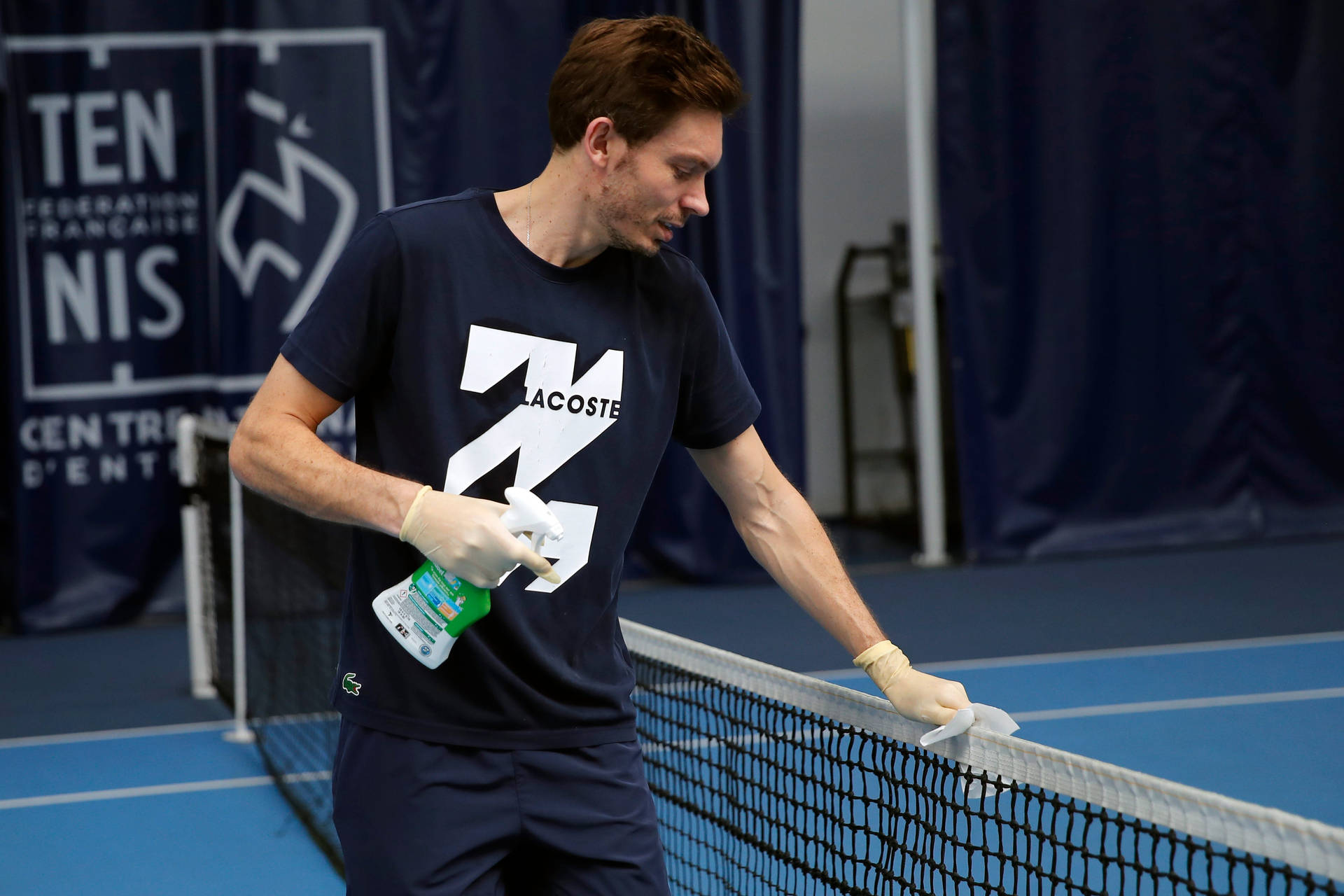 Nicolas Mahut Cleaning The Net Background