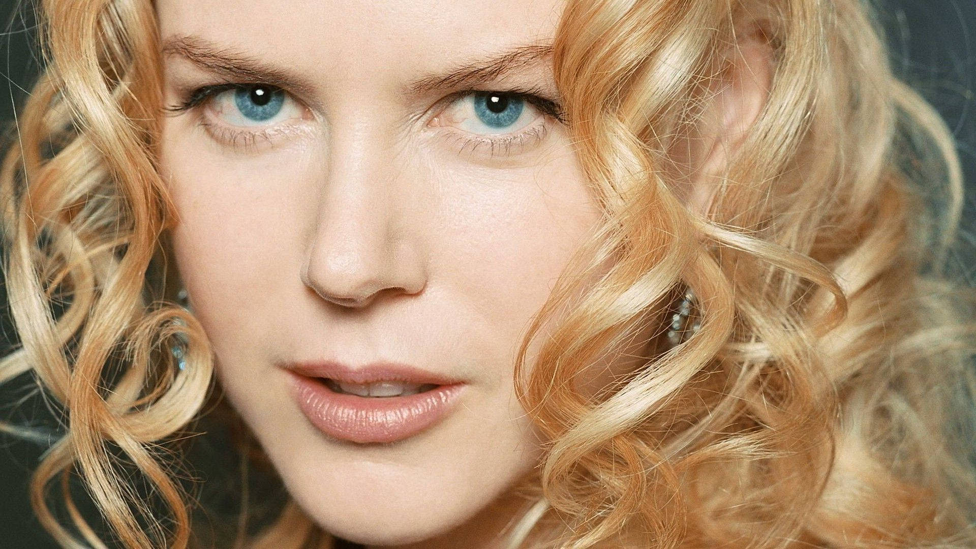 Nicole Kidman Blue Eyes Background
