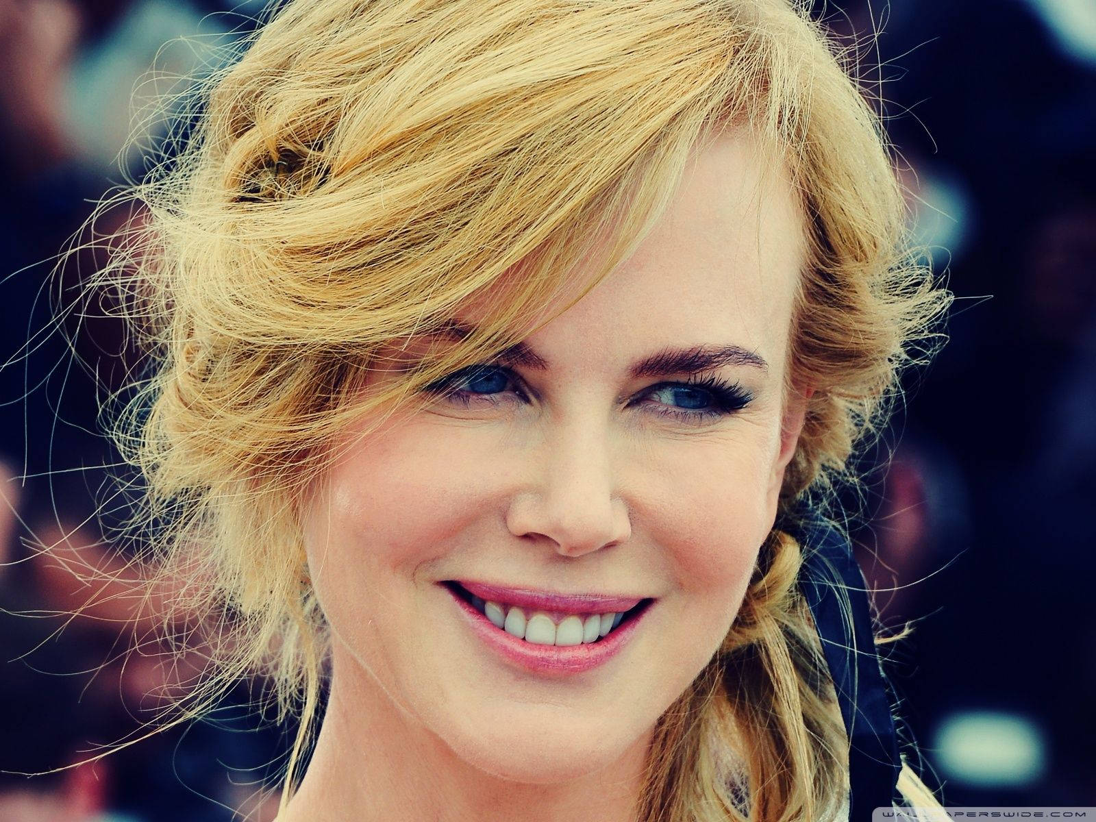 Nicole Kidman Happy Face Background