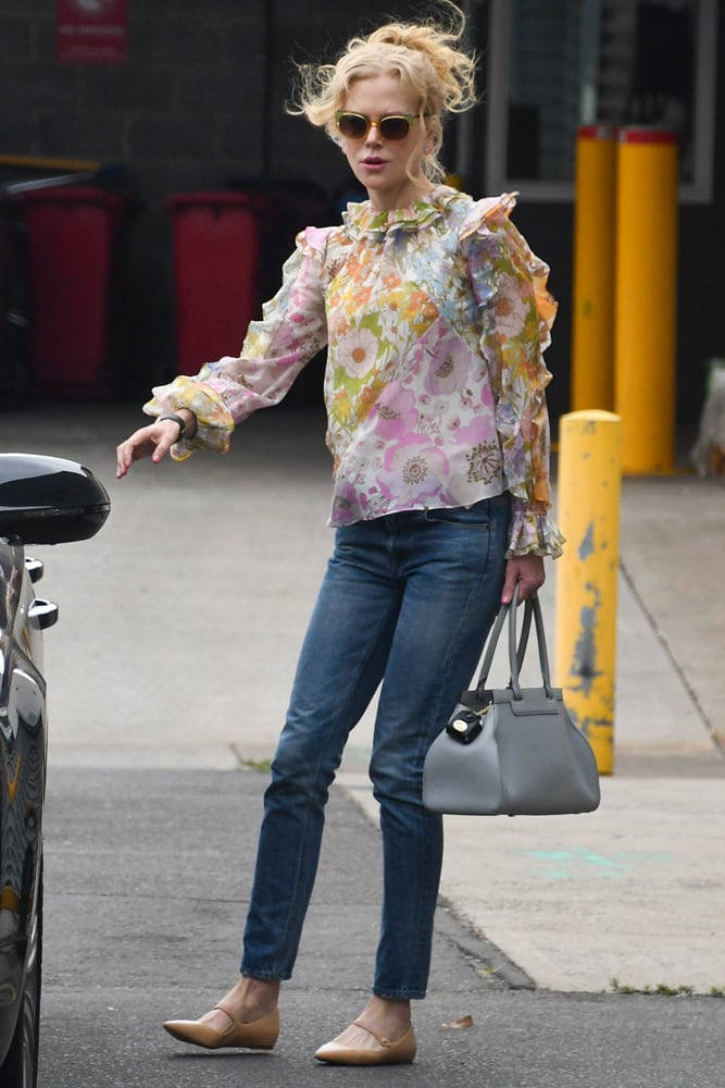 Nicole Kidman Showing Off Her Moynat Classic Rejane Bag