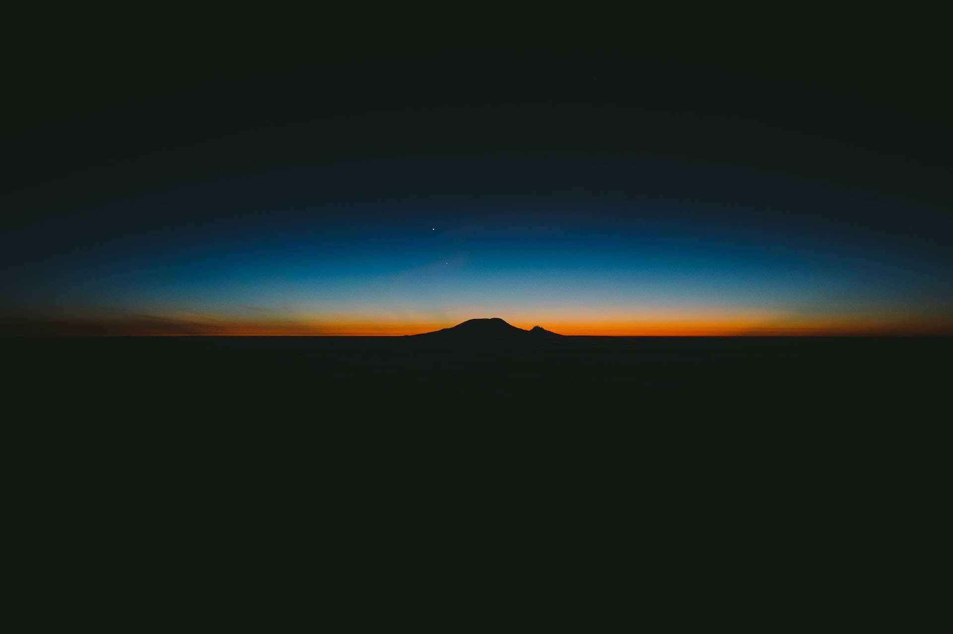 Night Aesthetic Blue And Orange Horizon Background