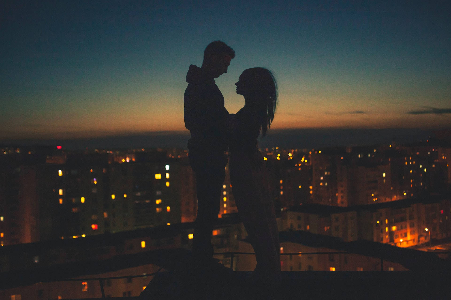 Night Aesthetic Couple At Top Of Building Background