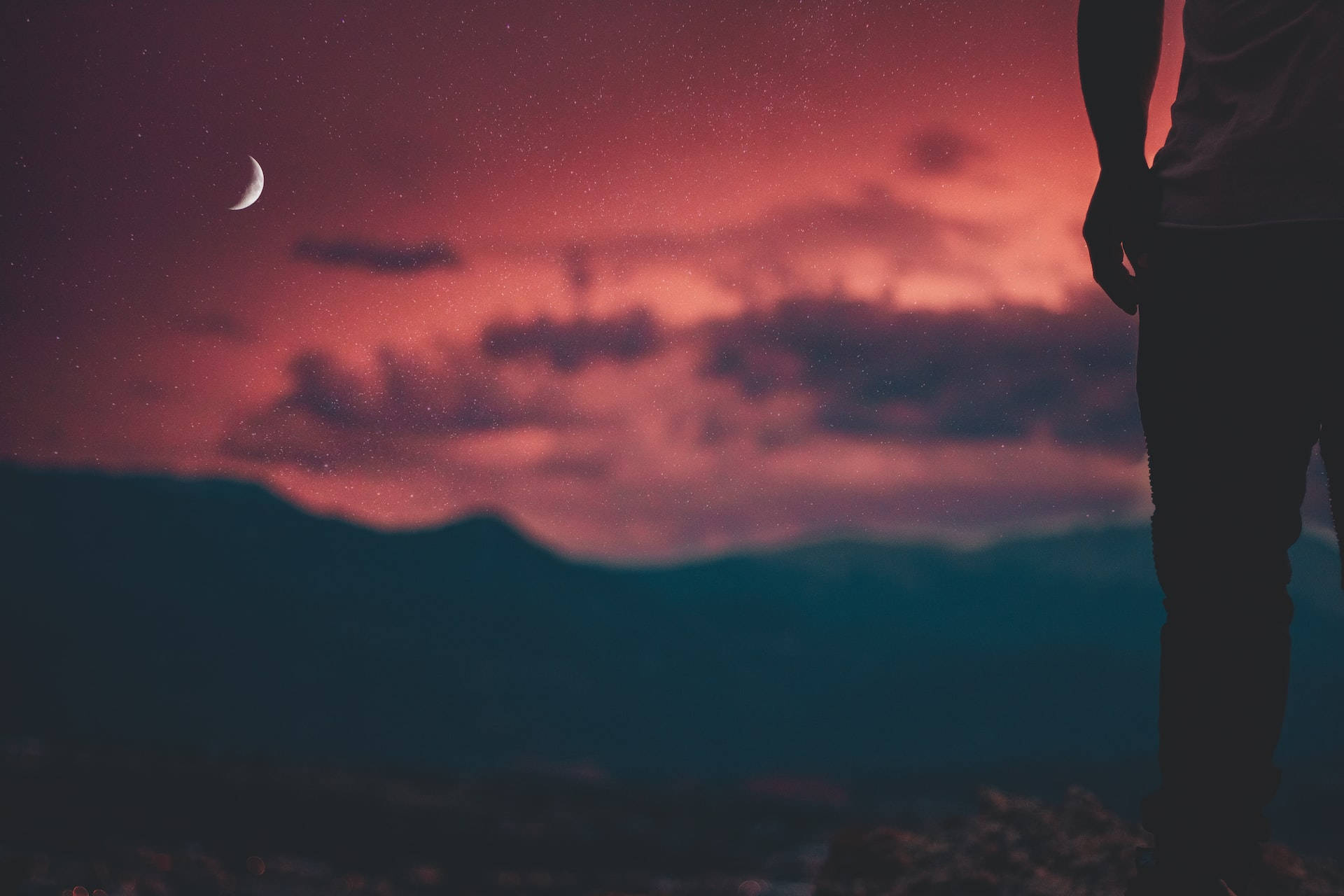 Night Aesthetic Red Sky Background