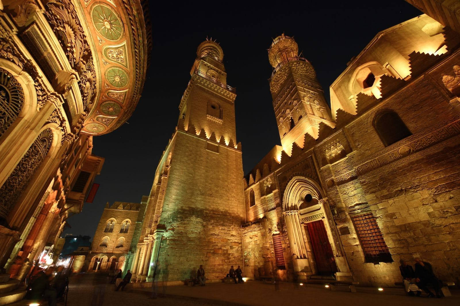 Night In Historic Cairo Background